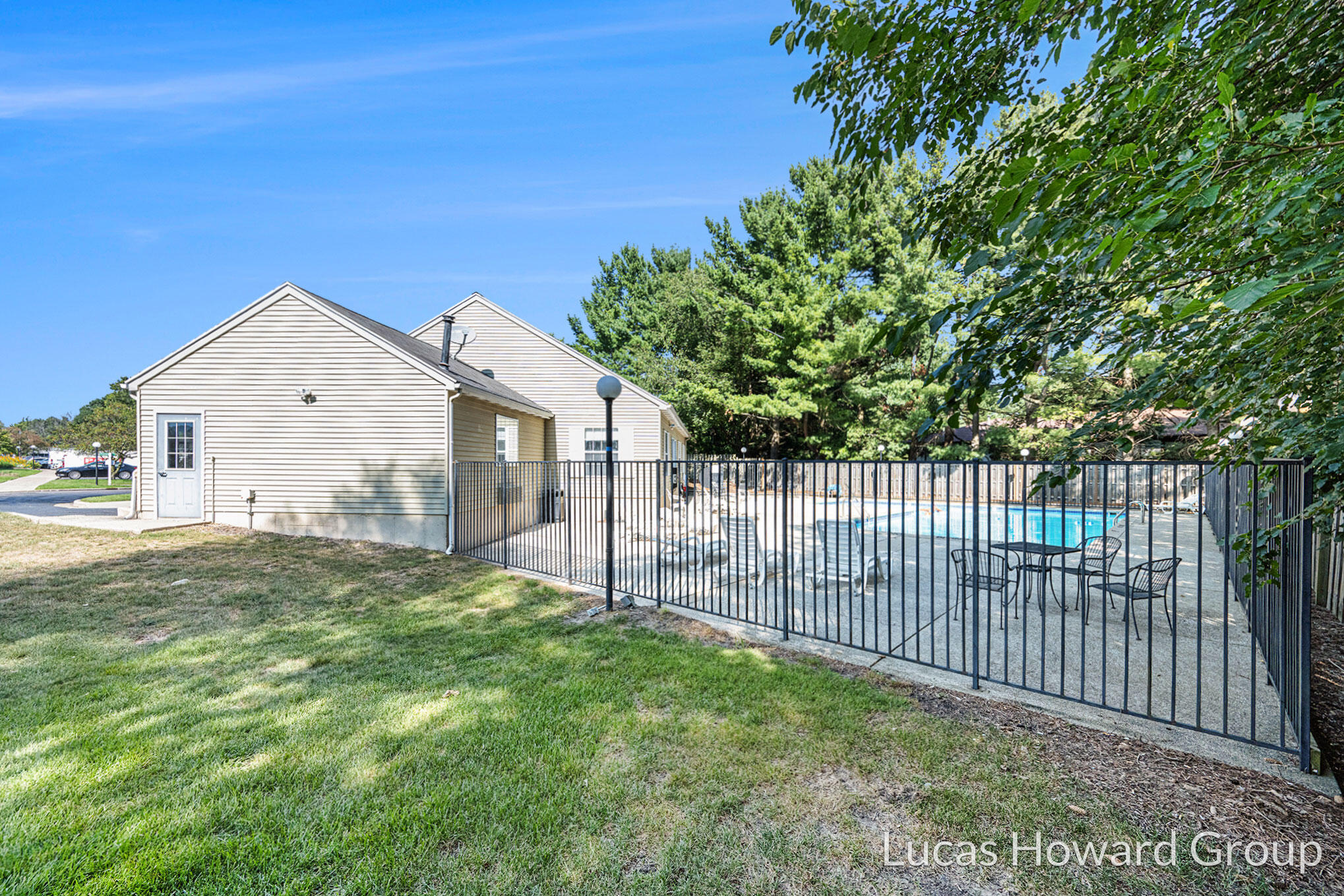 4579 Moffett Road NW