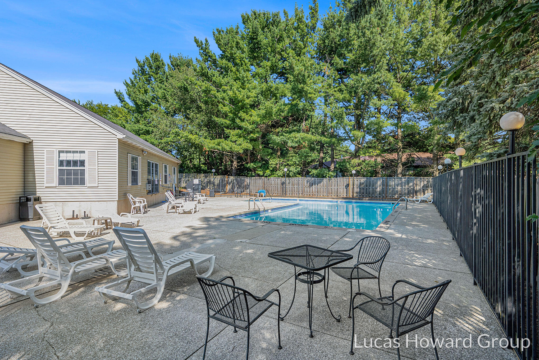 4579 Moffett Road NW
