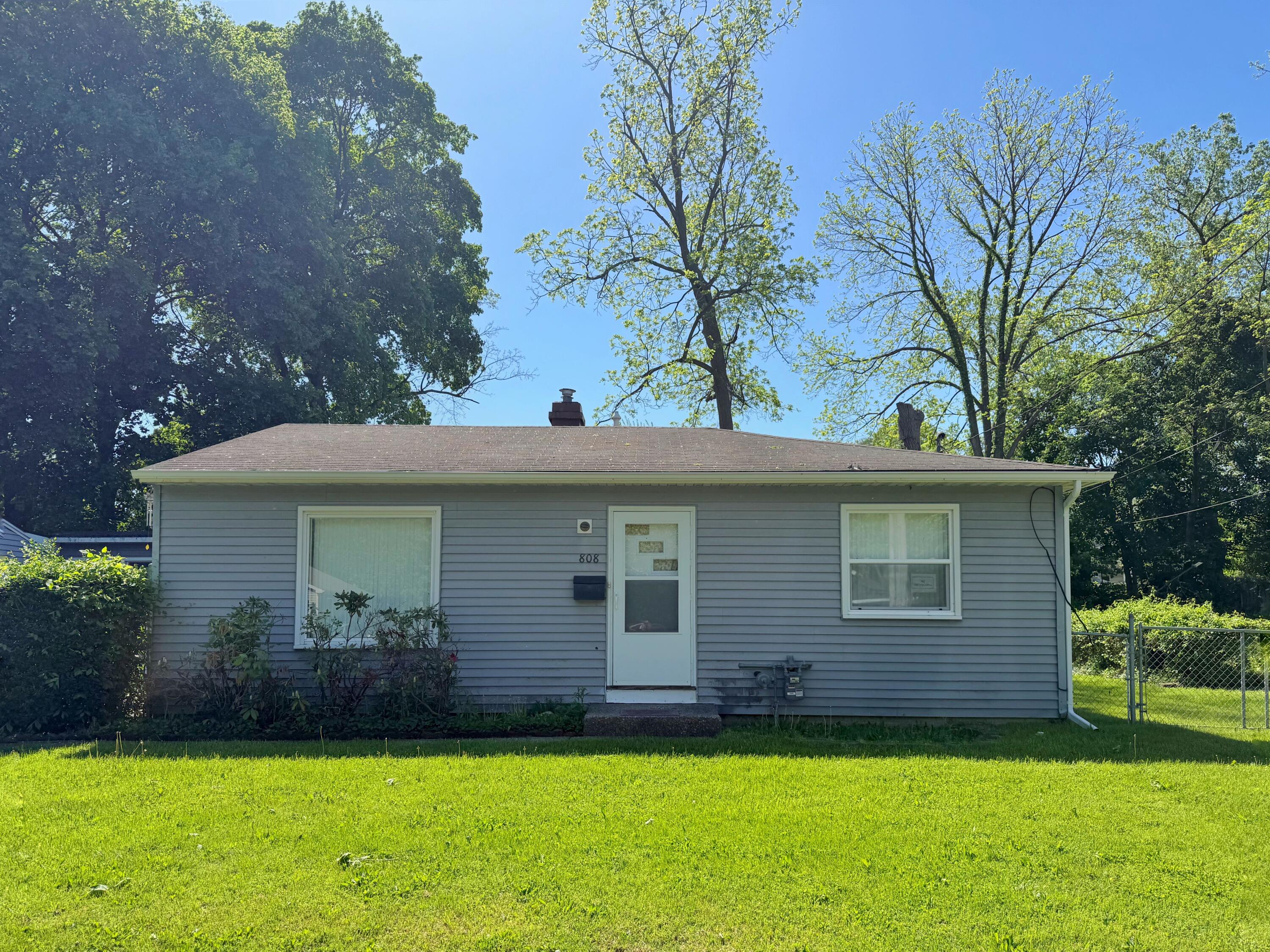 808 Woolsey Drive SW