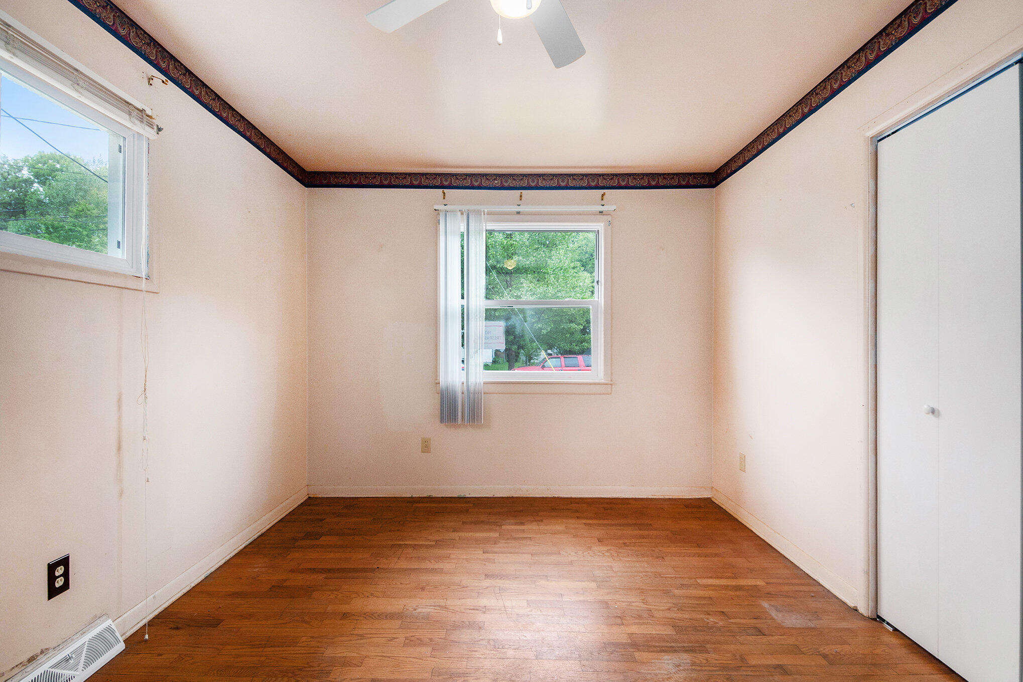 808 Woolsey Drive SW