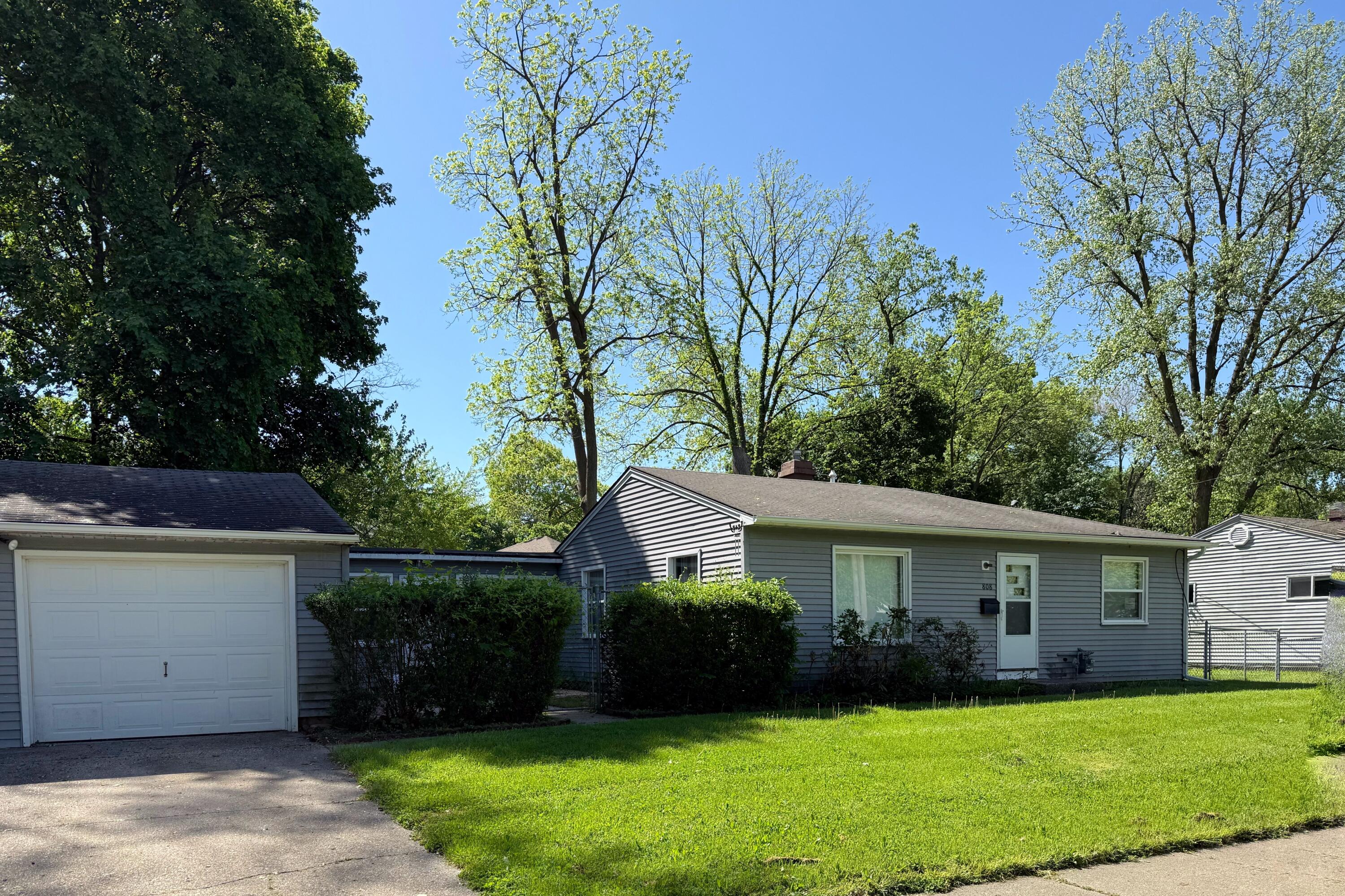 808 Woolsey Drive SW
