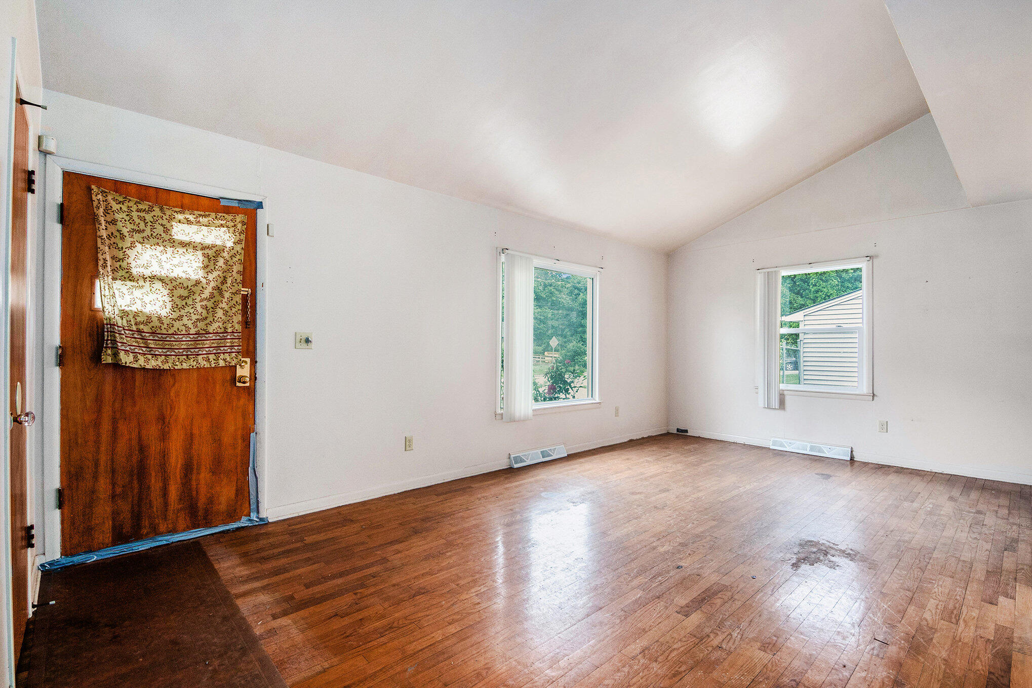 808 Woolsey Drive SW