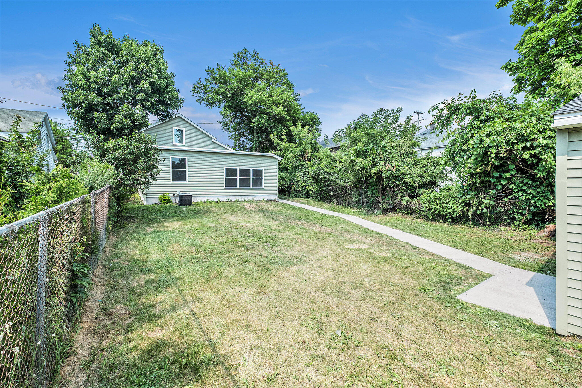 854 First Street NW