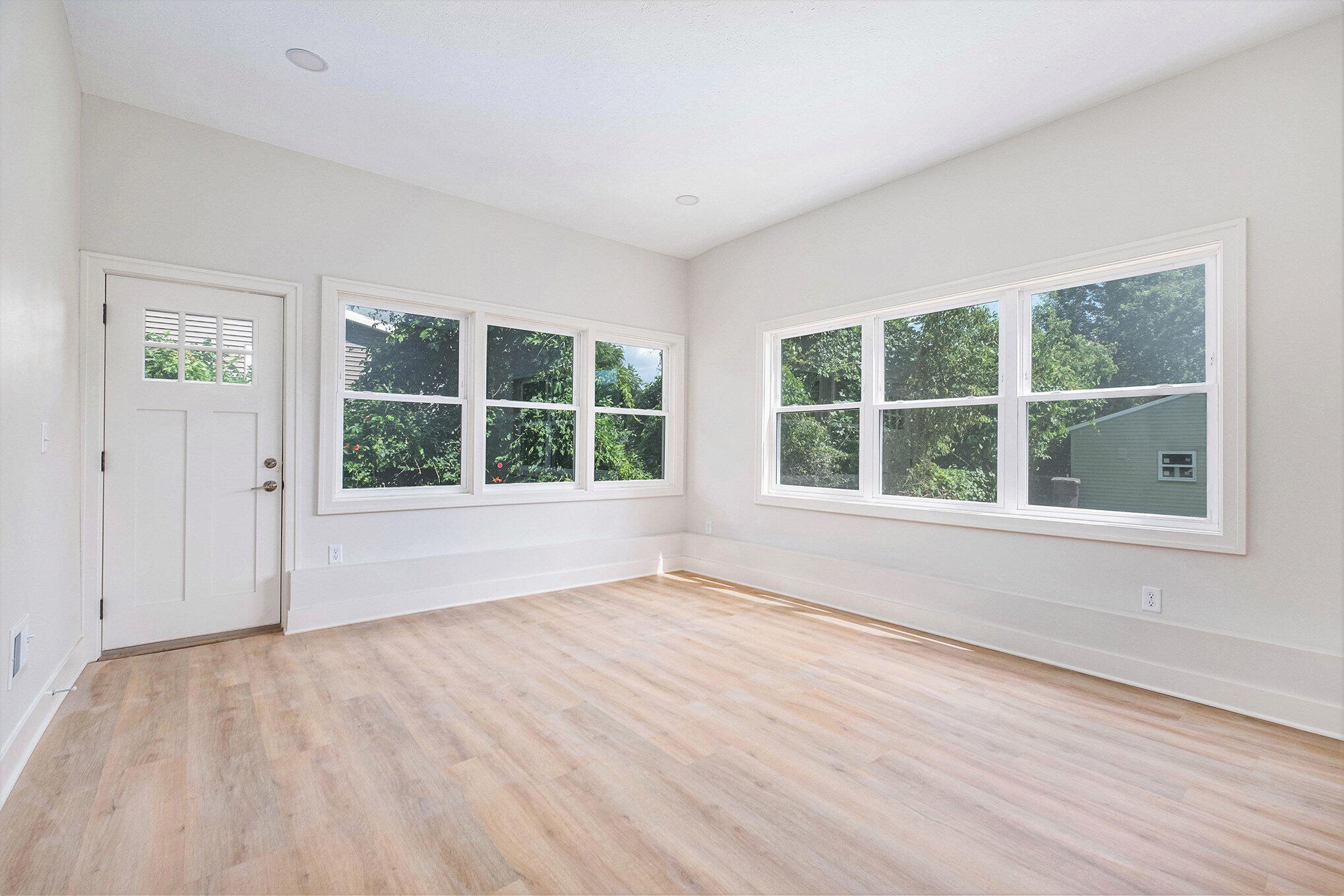 854 First Street NW