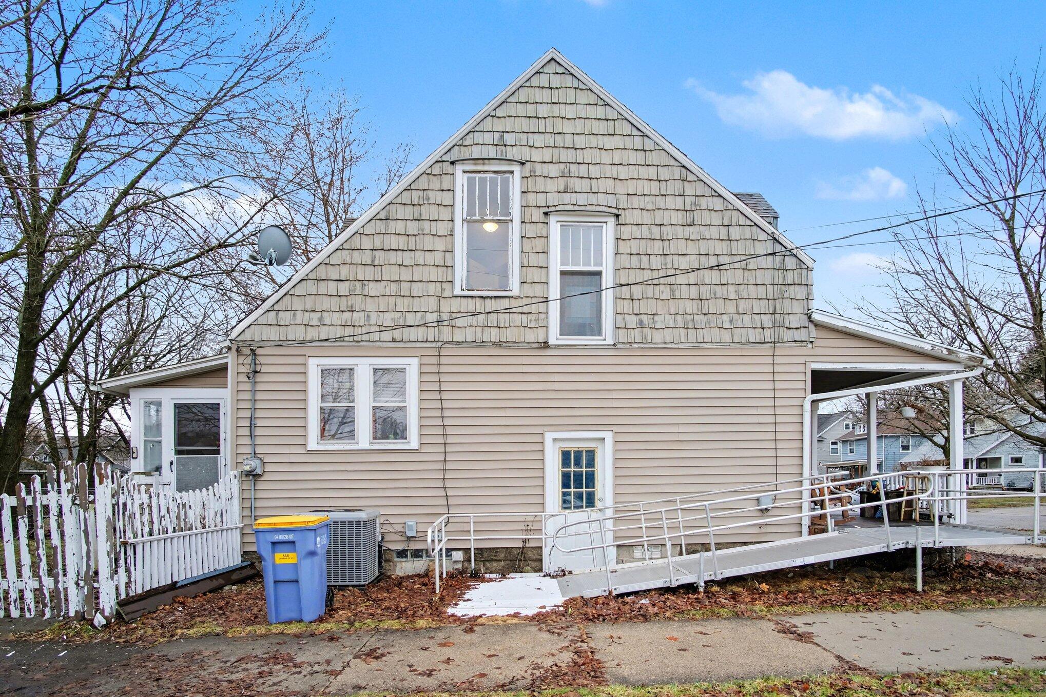 558 Carrier Street NE