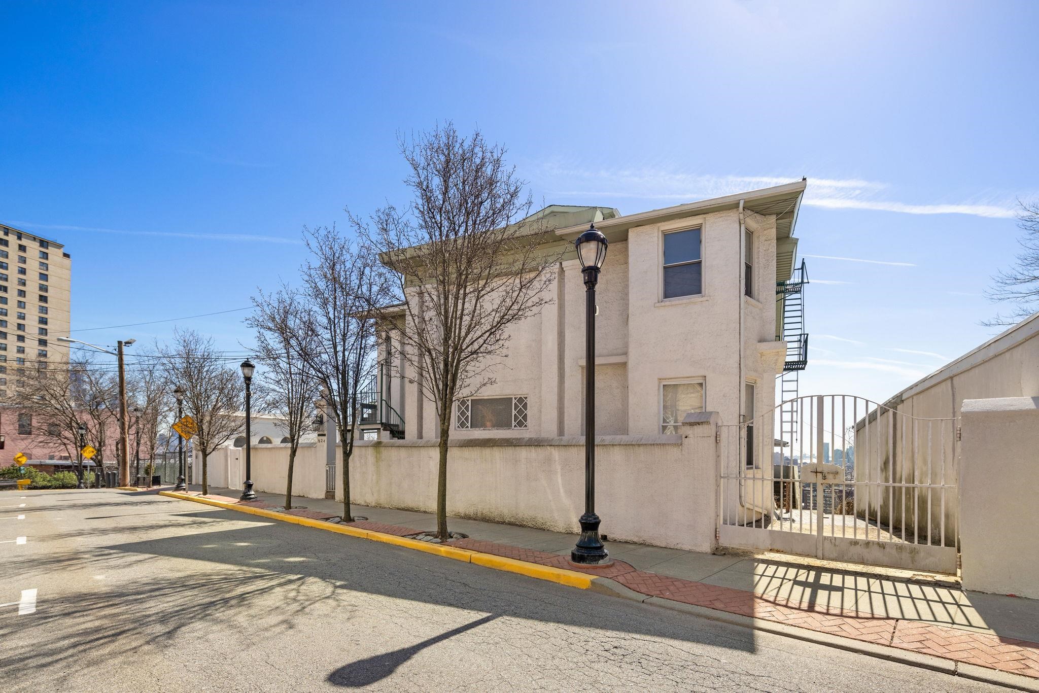320-324 MOUNTAIN RD
