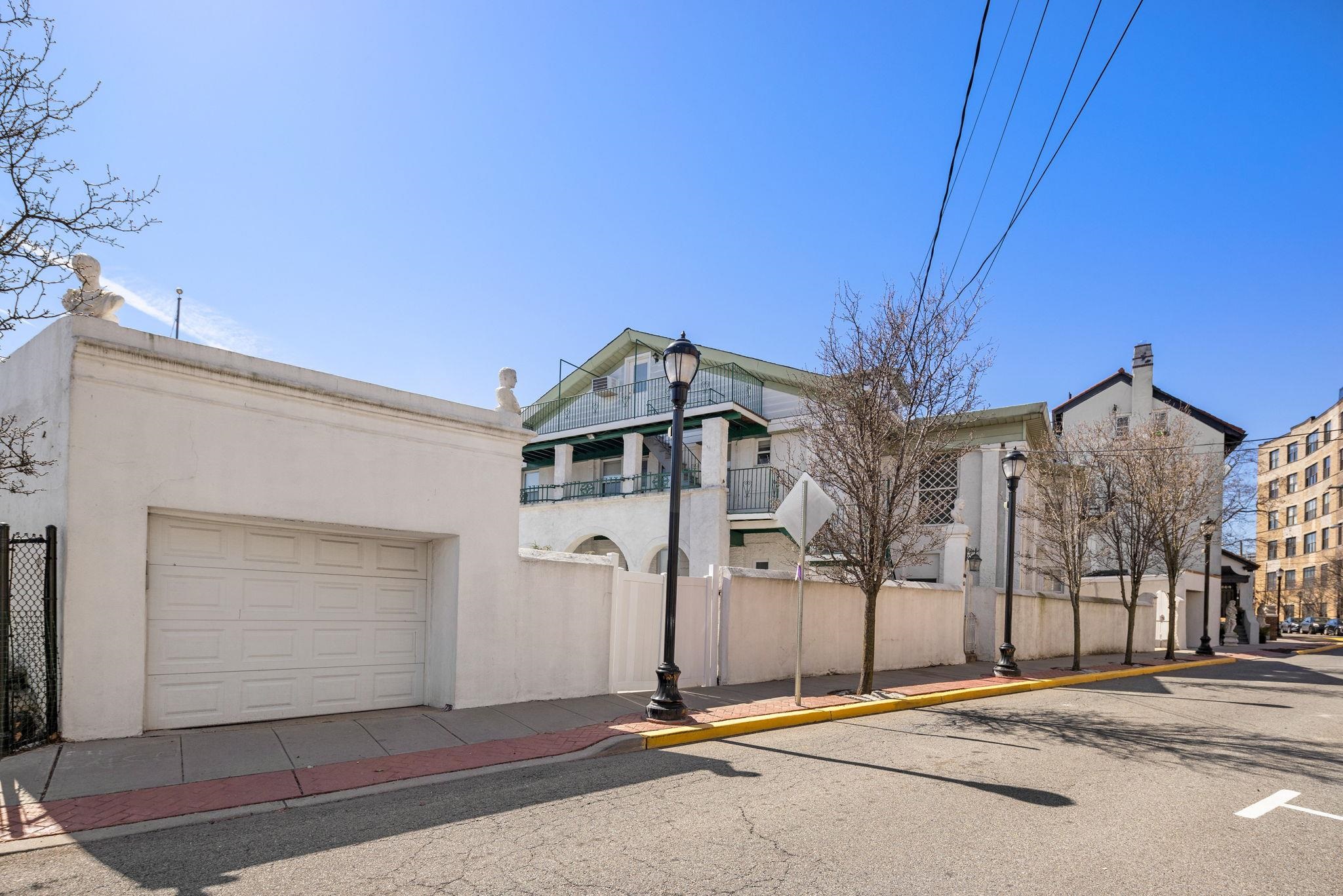 320-324 MOUNTAIN RD