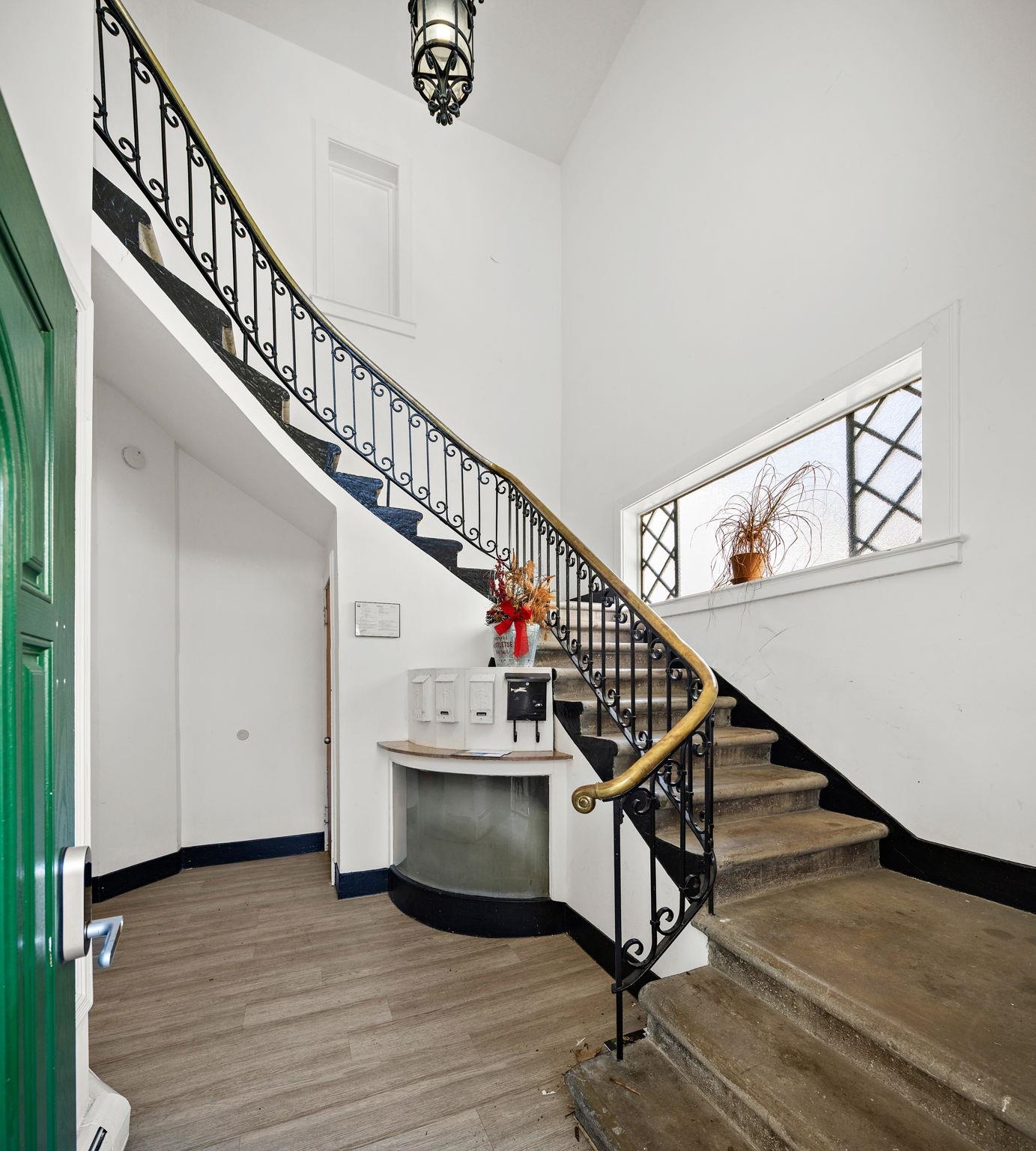 320-324 MOUNTAIN RD