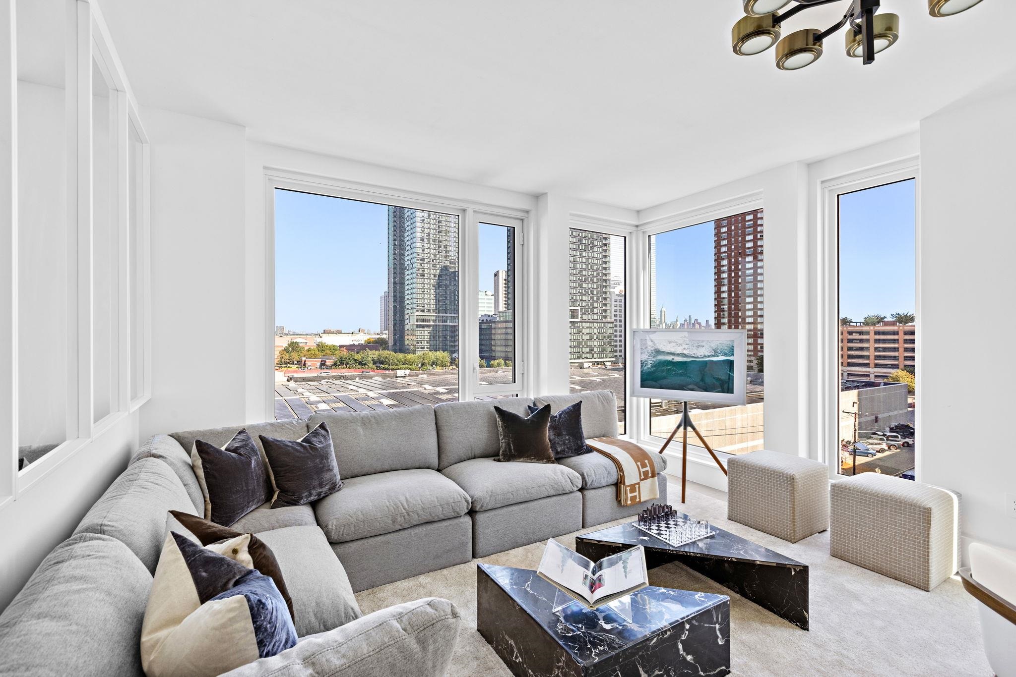 43 PROVOST ST Unit: 8M