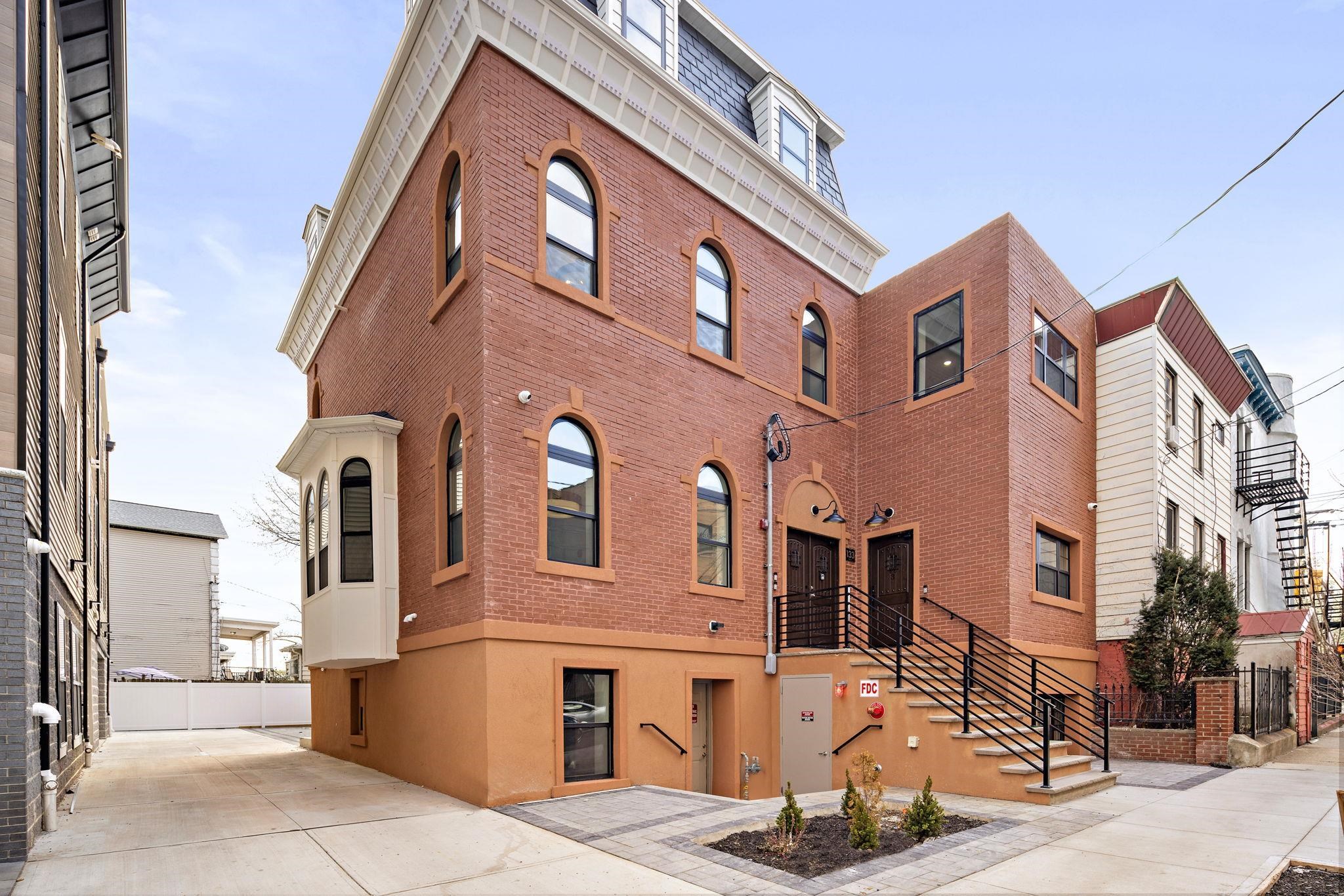 133 CLIFTON PL Unit: TH3