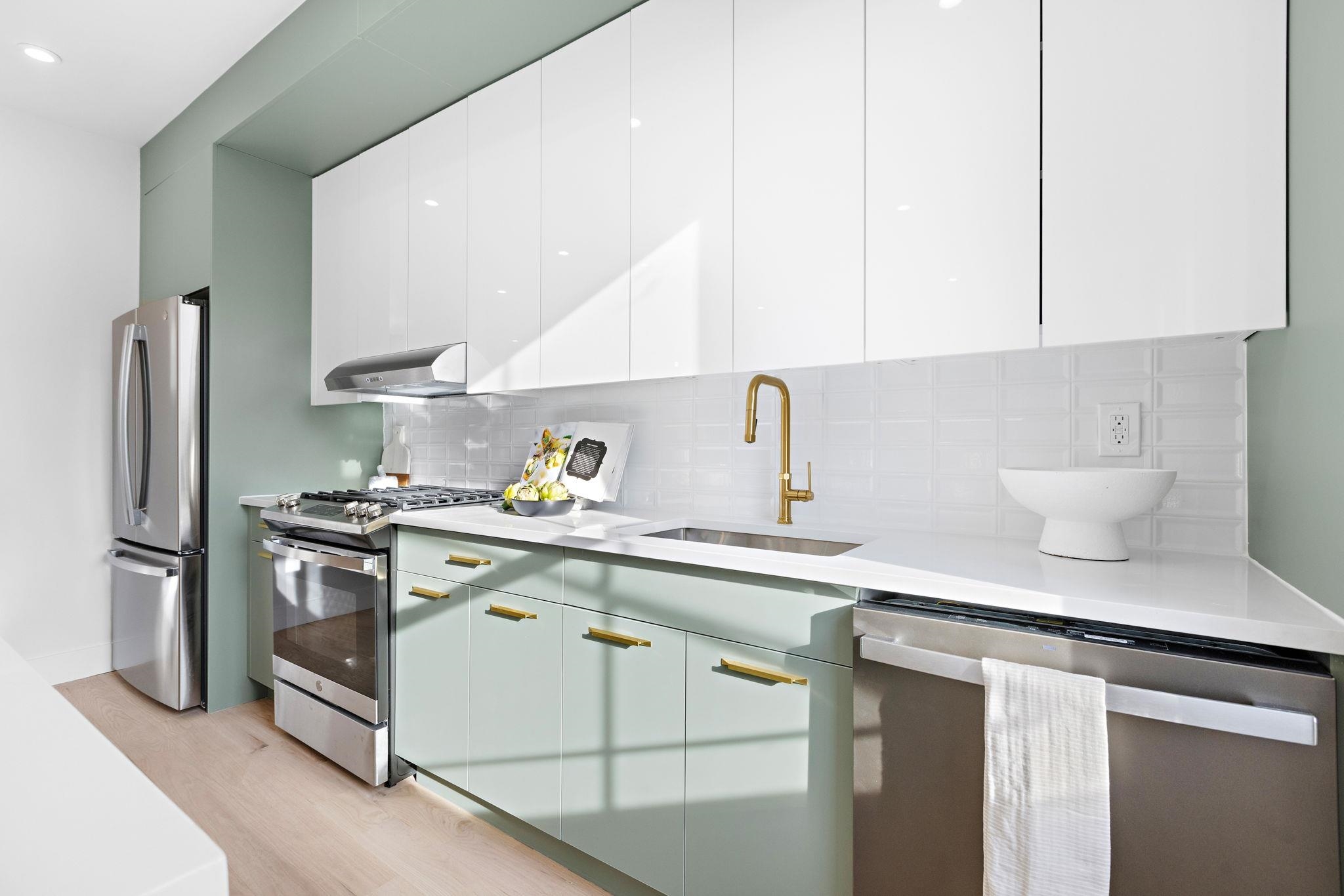 322 3RD ST Unit: 3