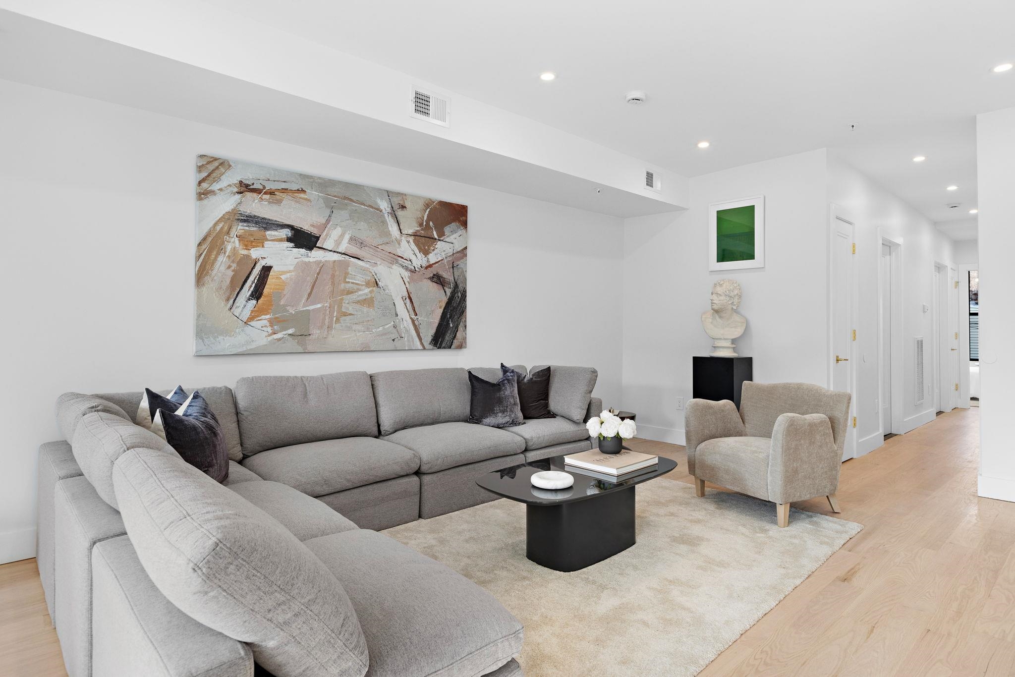 322 3RD ST Unit: 3