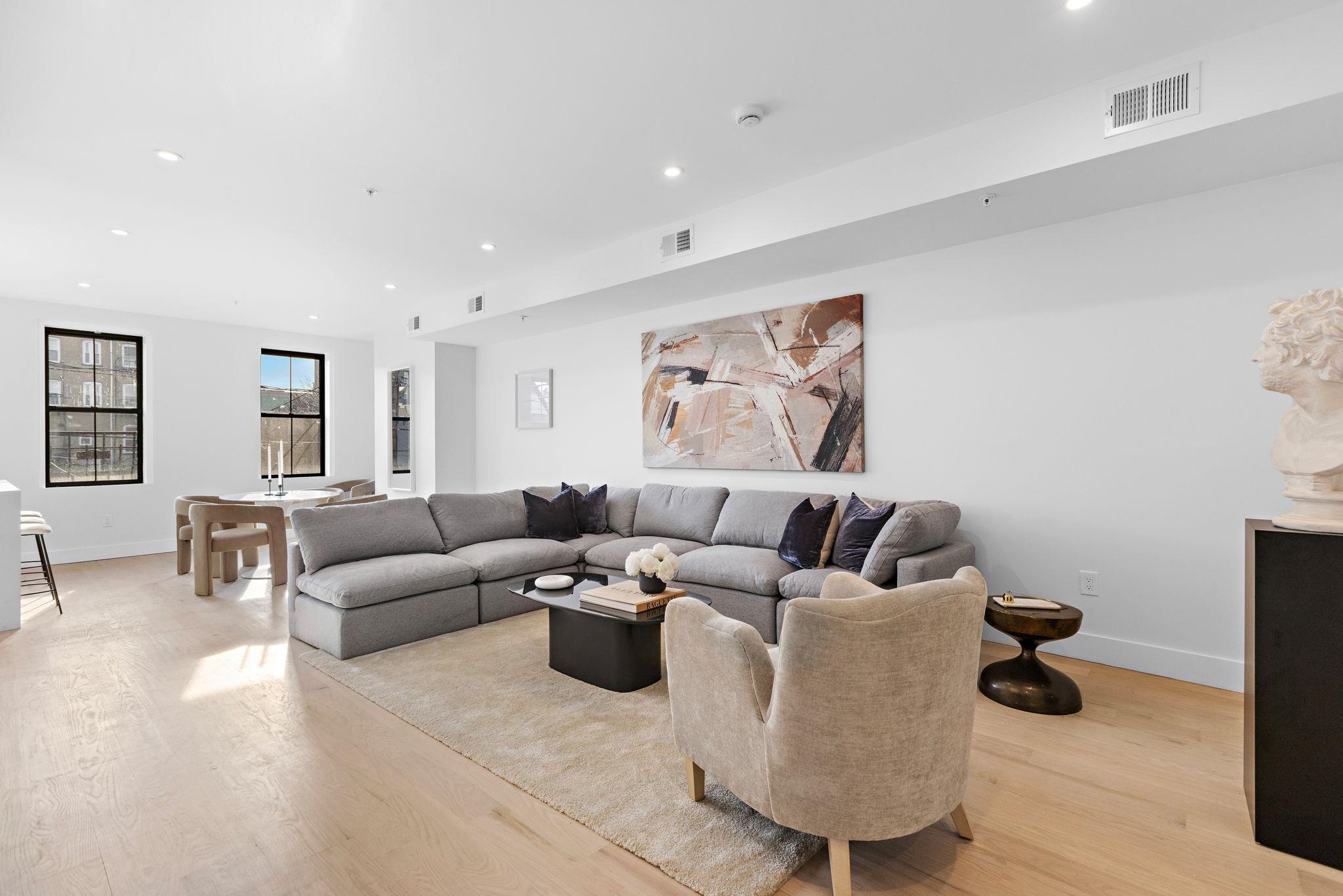 322 3RD ST Unit: 3