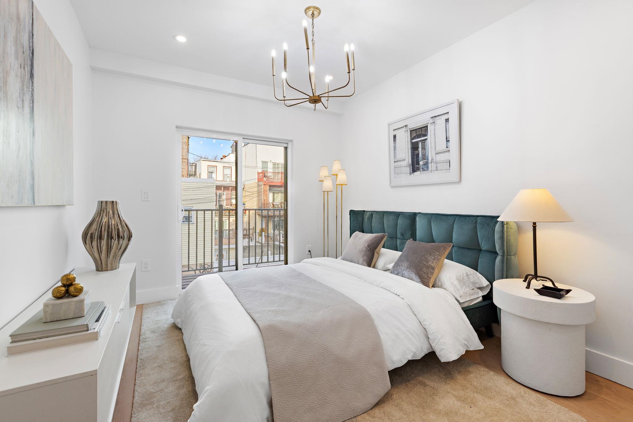 322 3RD ST Unit: 3