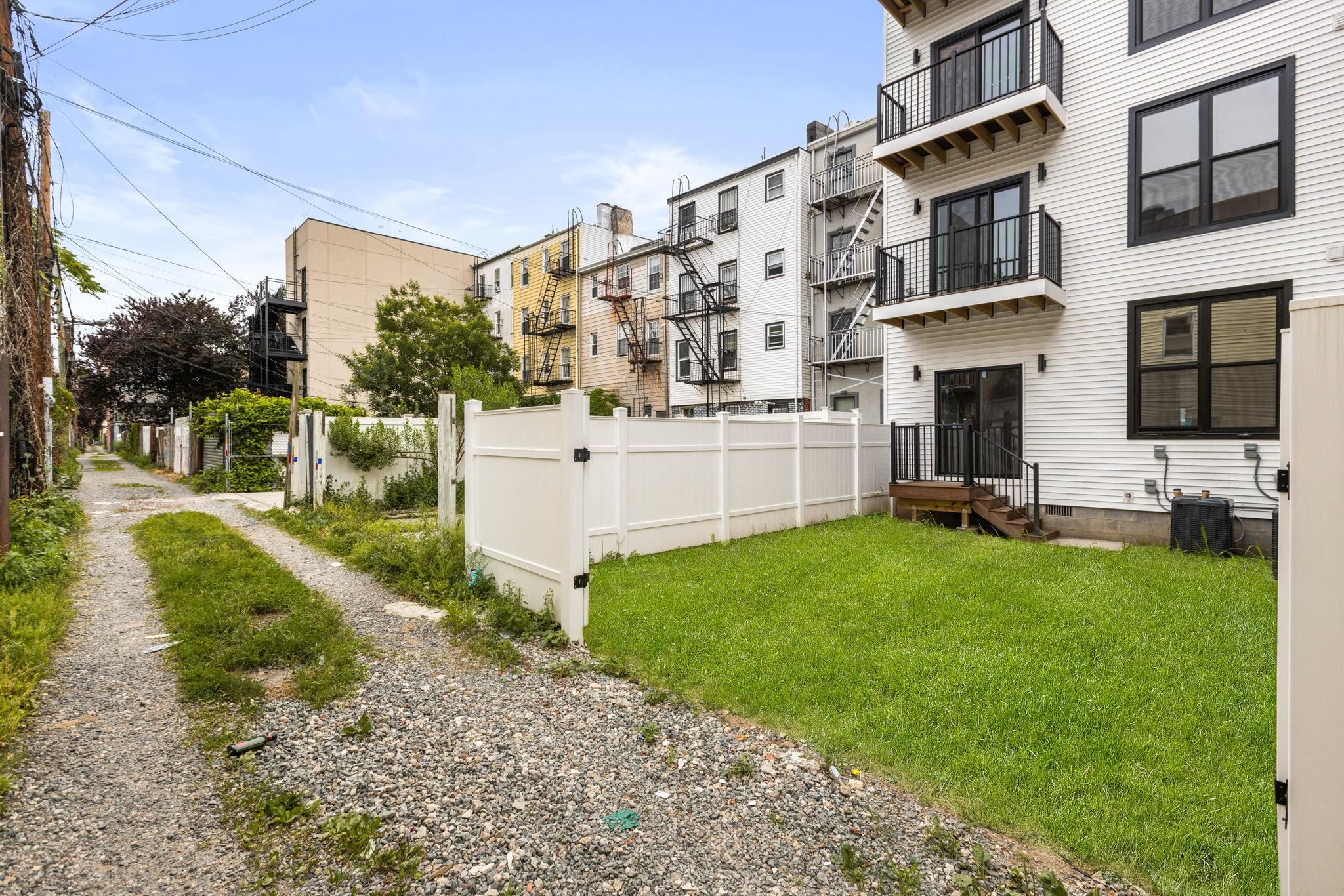 322 3RD ST Unit: A
