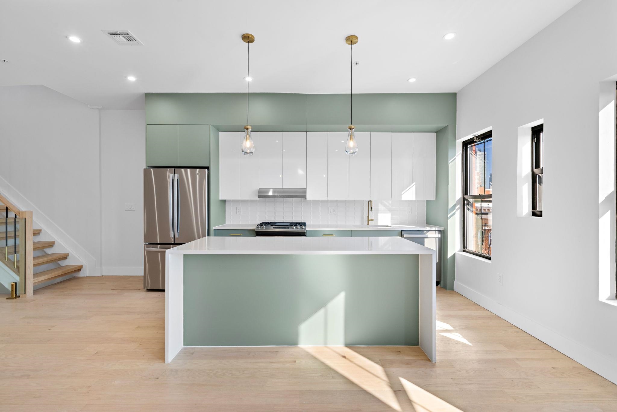 322 3RD ST Unit: D