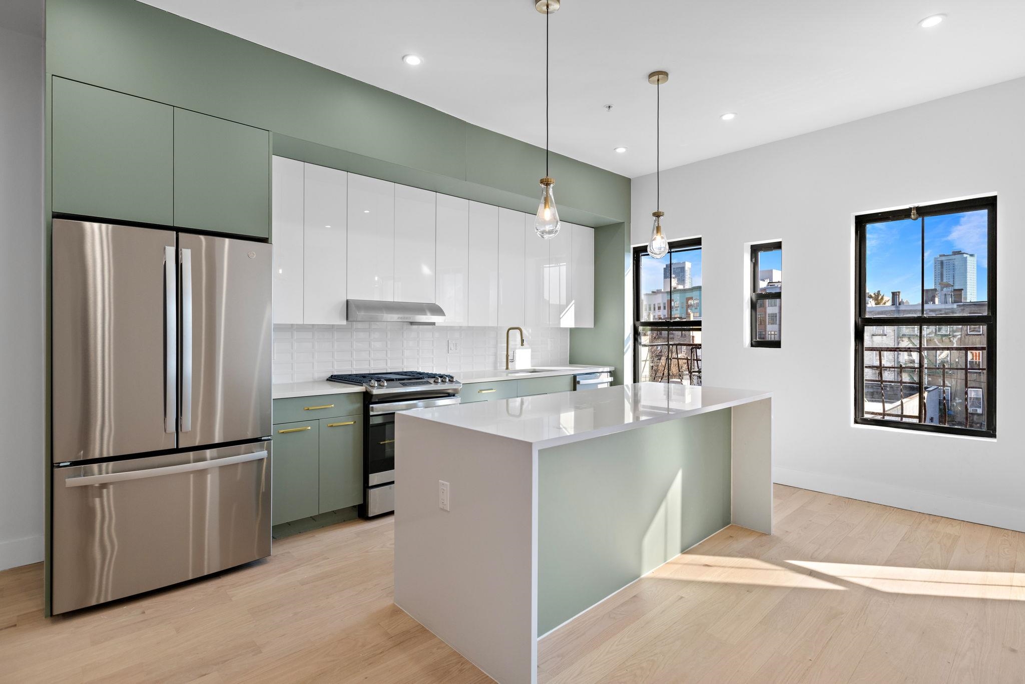 322 3RD ST Unit: D