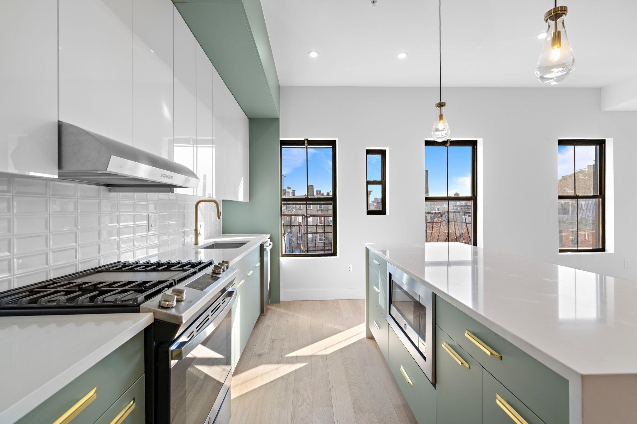322 3RD ST Unit: D