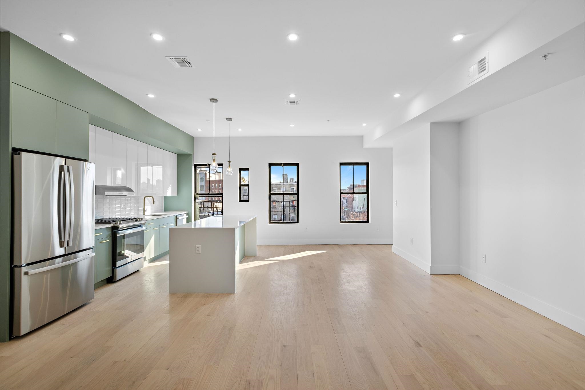 322 3RD ST Unit: D