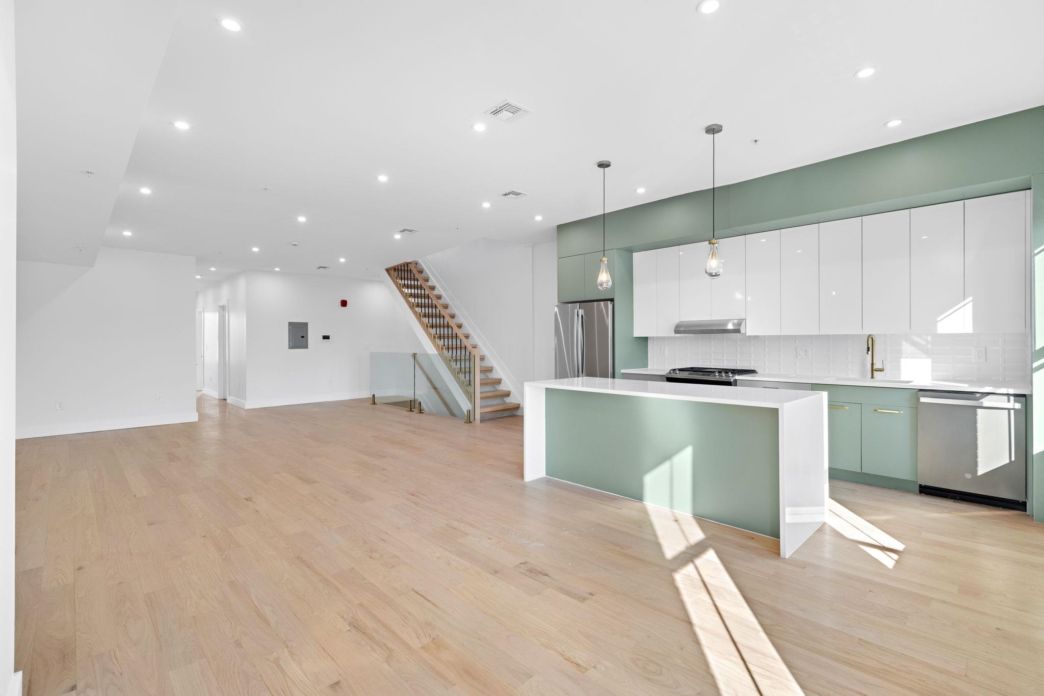 322 3RD ST Unit: D