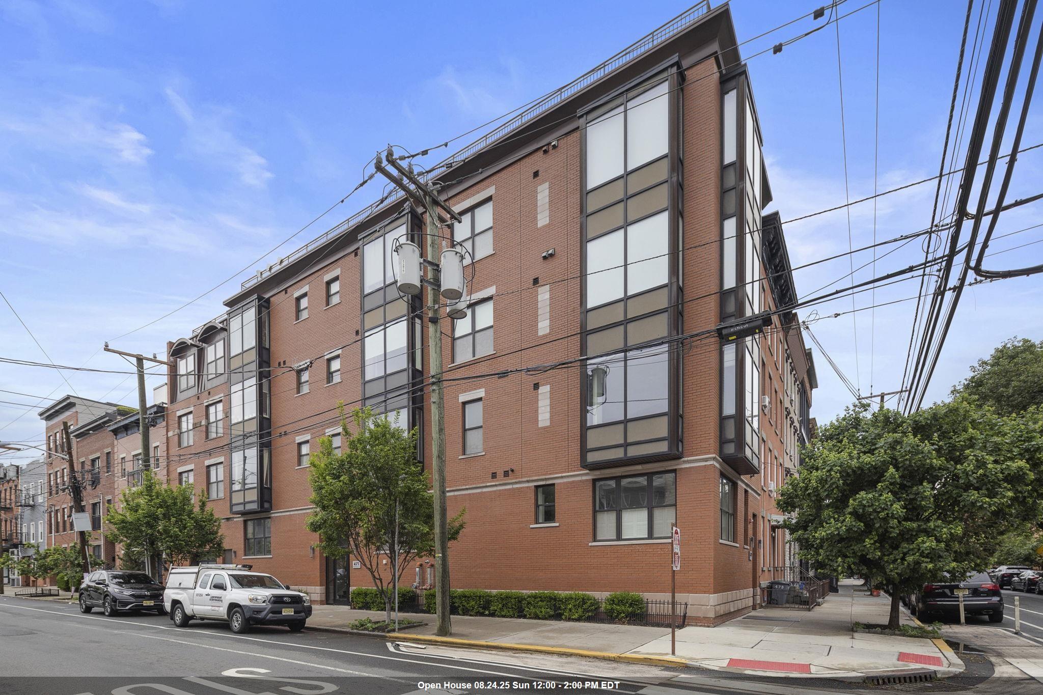 471 MONMOUTH ST Unit: 1