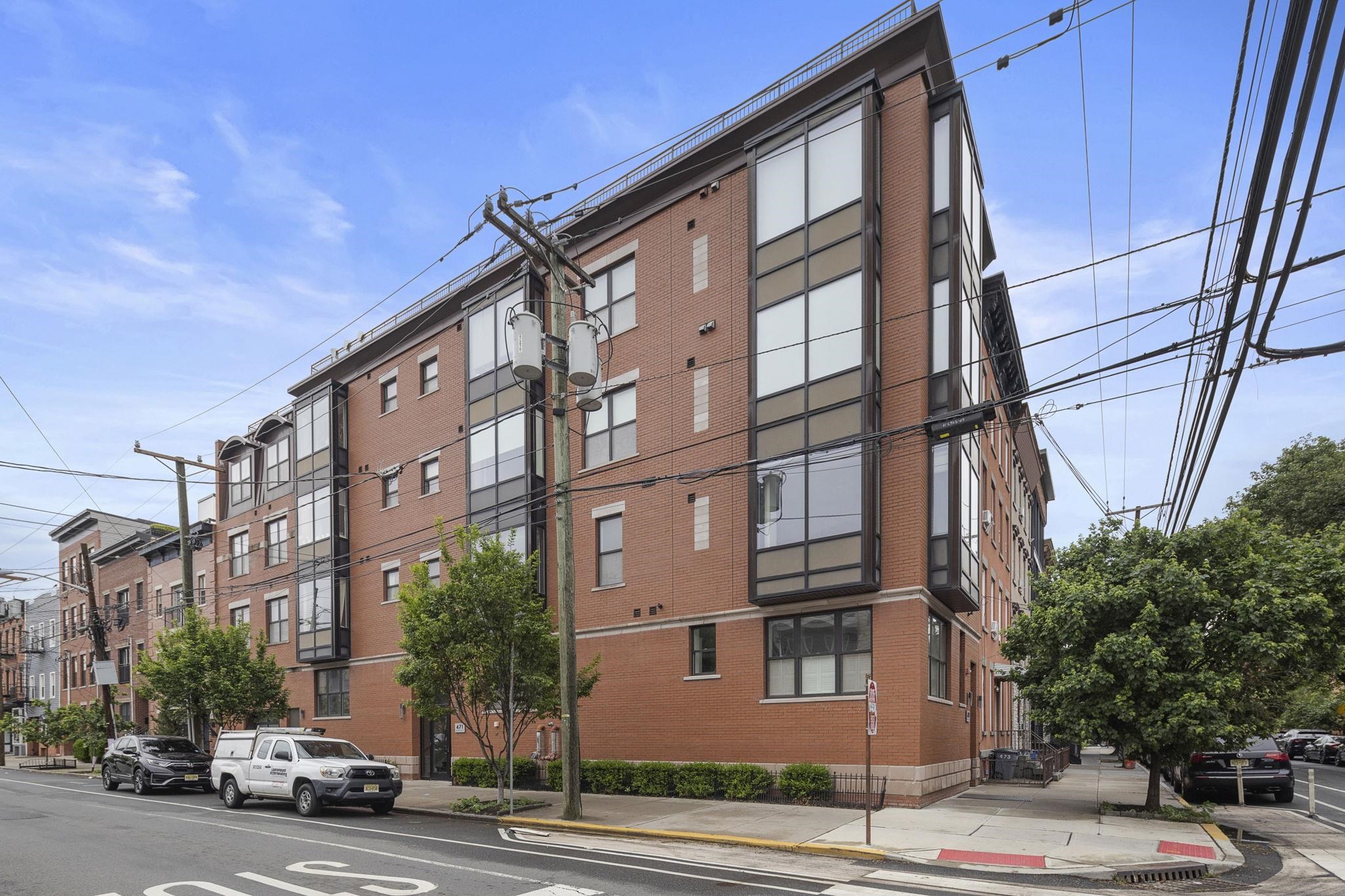 471 MONMOUTH ST Unit: 1