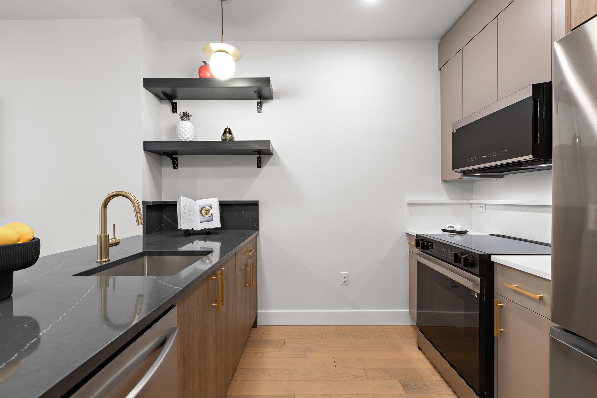 35 ORCHARD ST Unit: 204