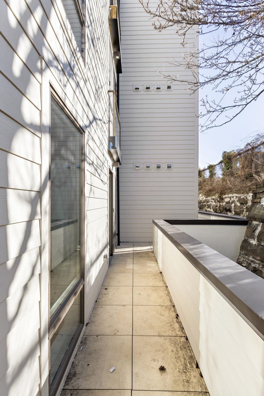 391 1ST ST Unit: 2-B