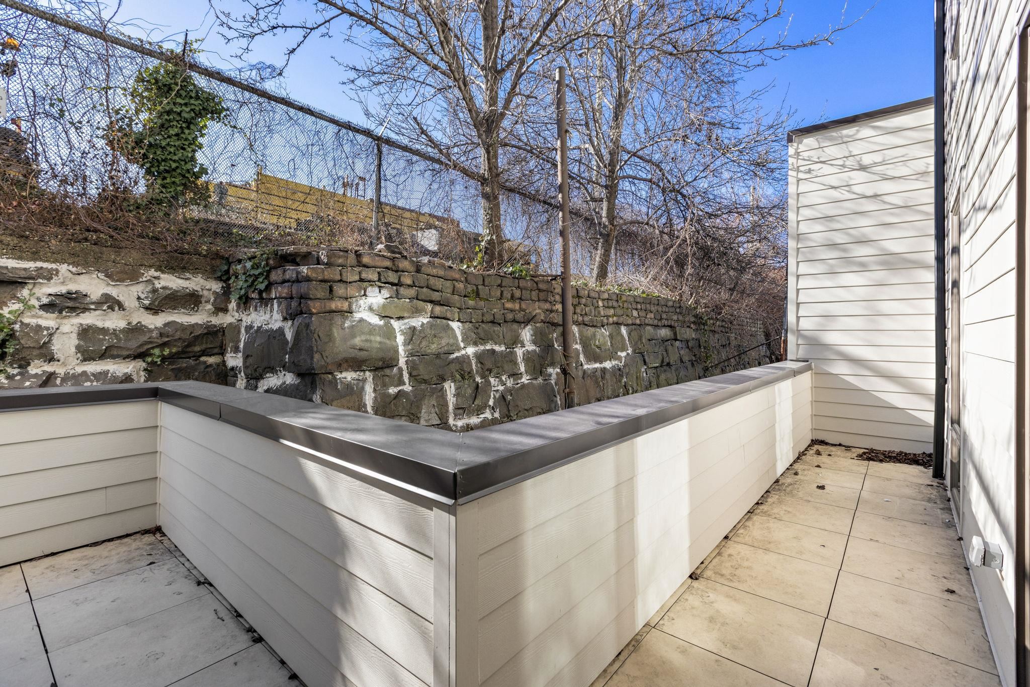 391 1ST ST Unit: 2-B