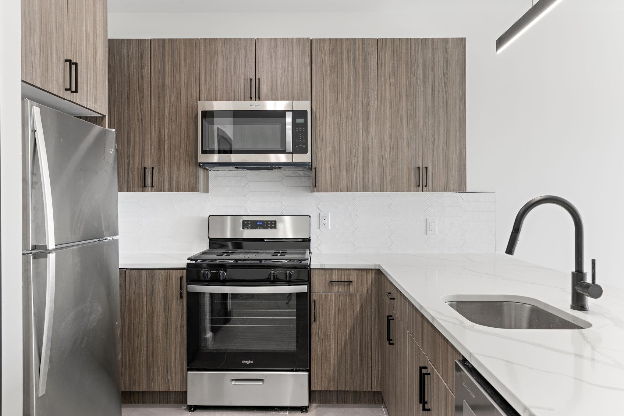 132 MALLORY AVE Unit: 305
