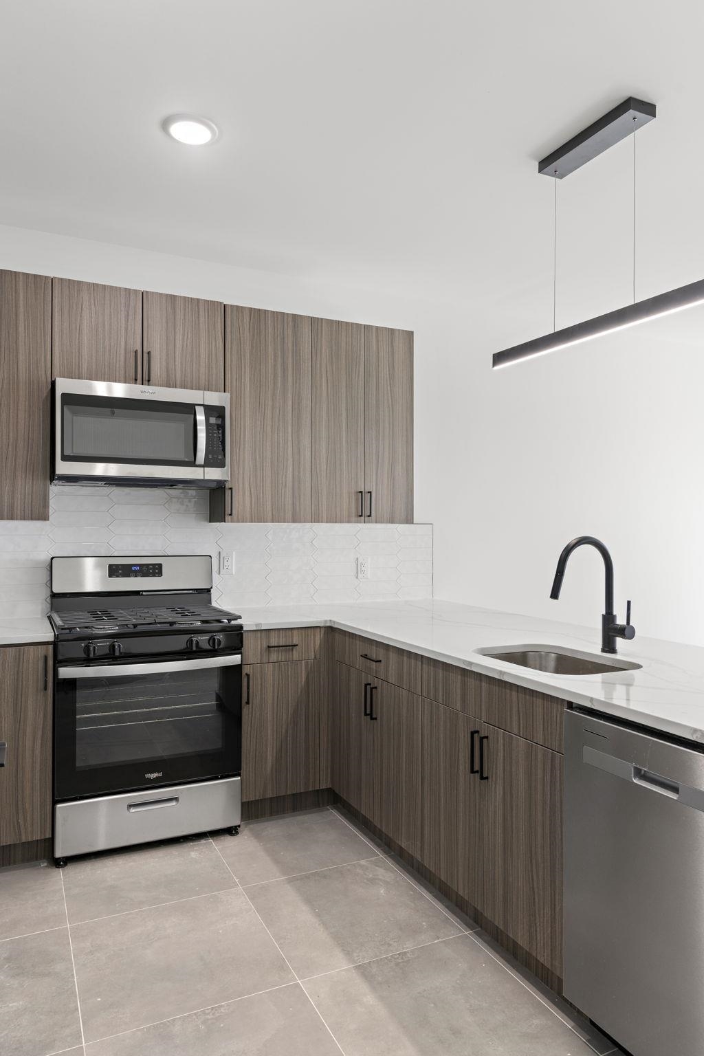 132 MALLORY AVE Unit: 502