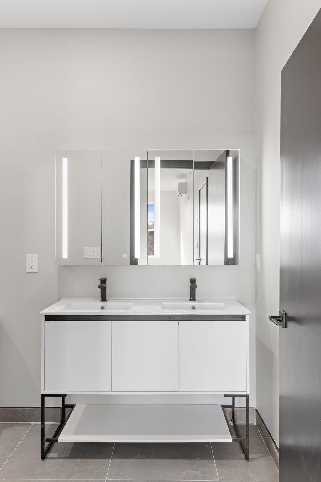 132 MALLORY AVE Unit: 501
