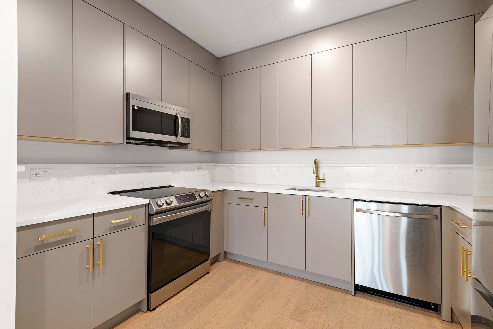 35 ORCHARD ST Unit: 605