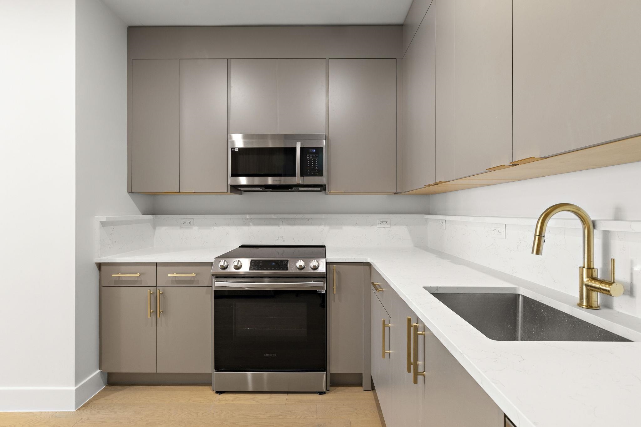 35 ORCHARD ST Unit: 605