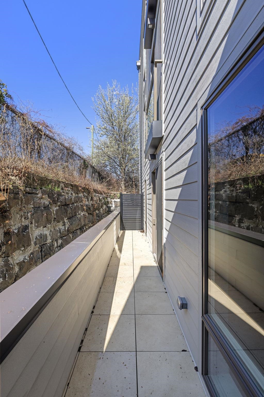 391 1ST ST Unit: 2-D