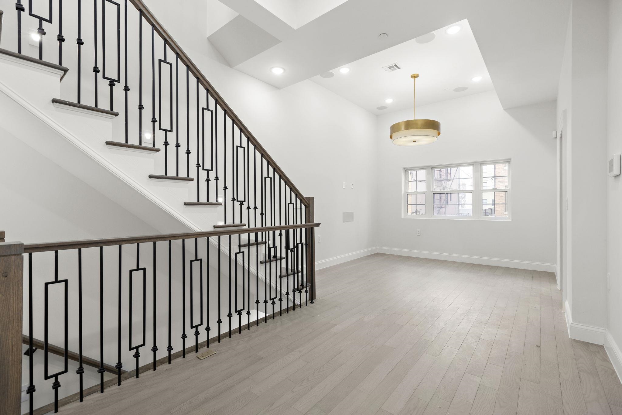 133 CLIFTON PL Unit: TH3