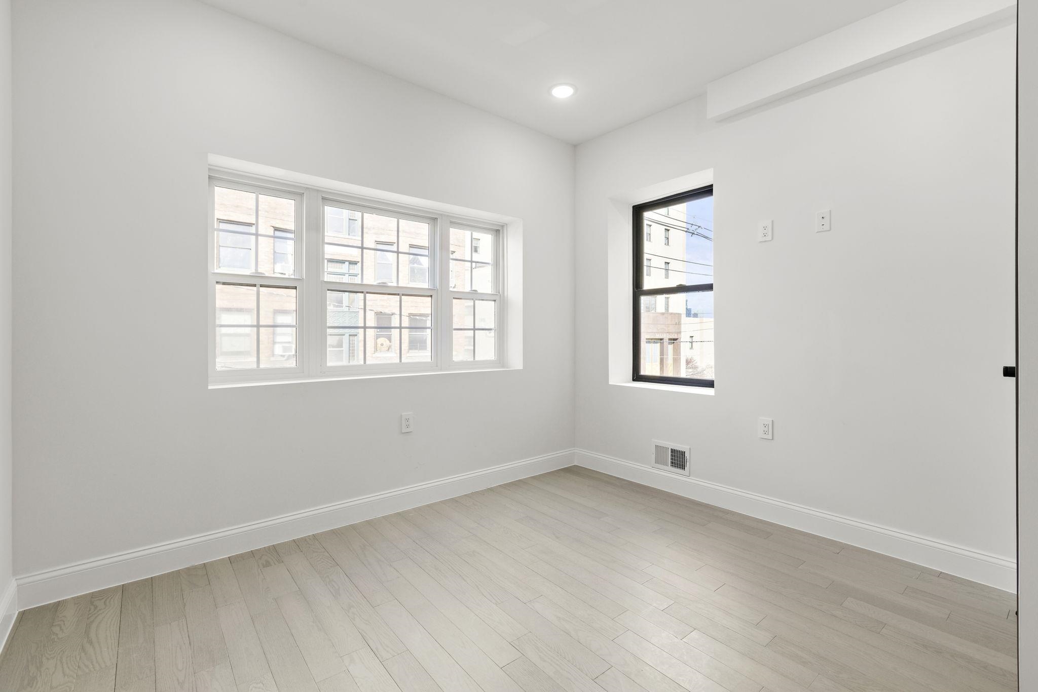 133 CLIFTON PL Unit: TH3