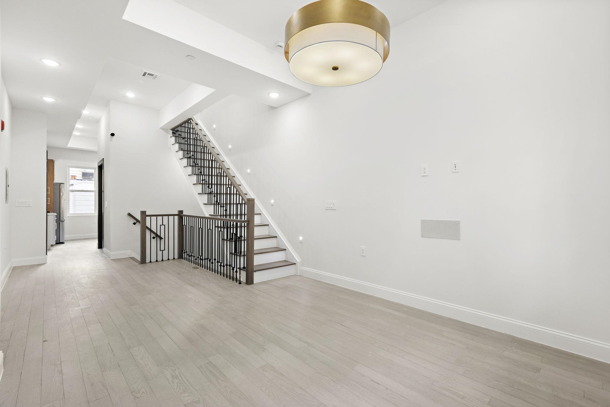 133 CLIFTON PL Unit: TH3