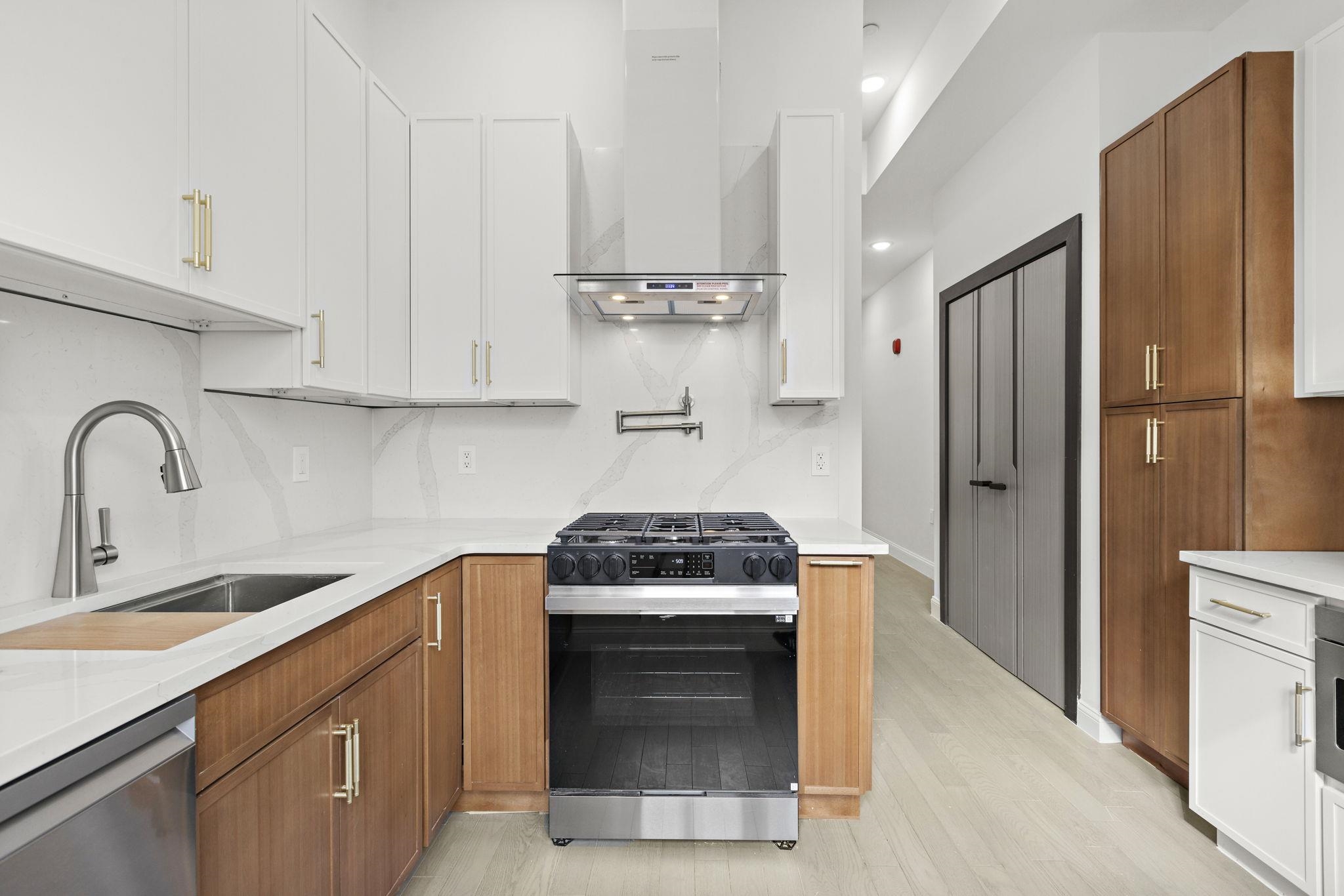 133 CLIFTON PL Unit: TH3