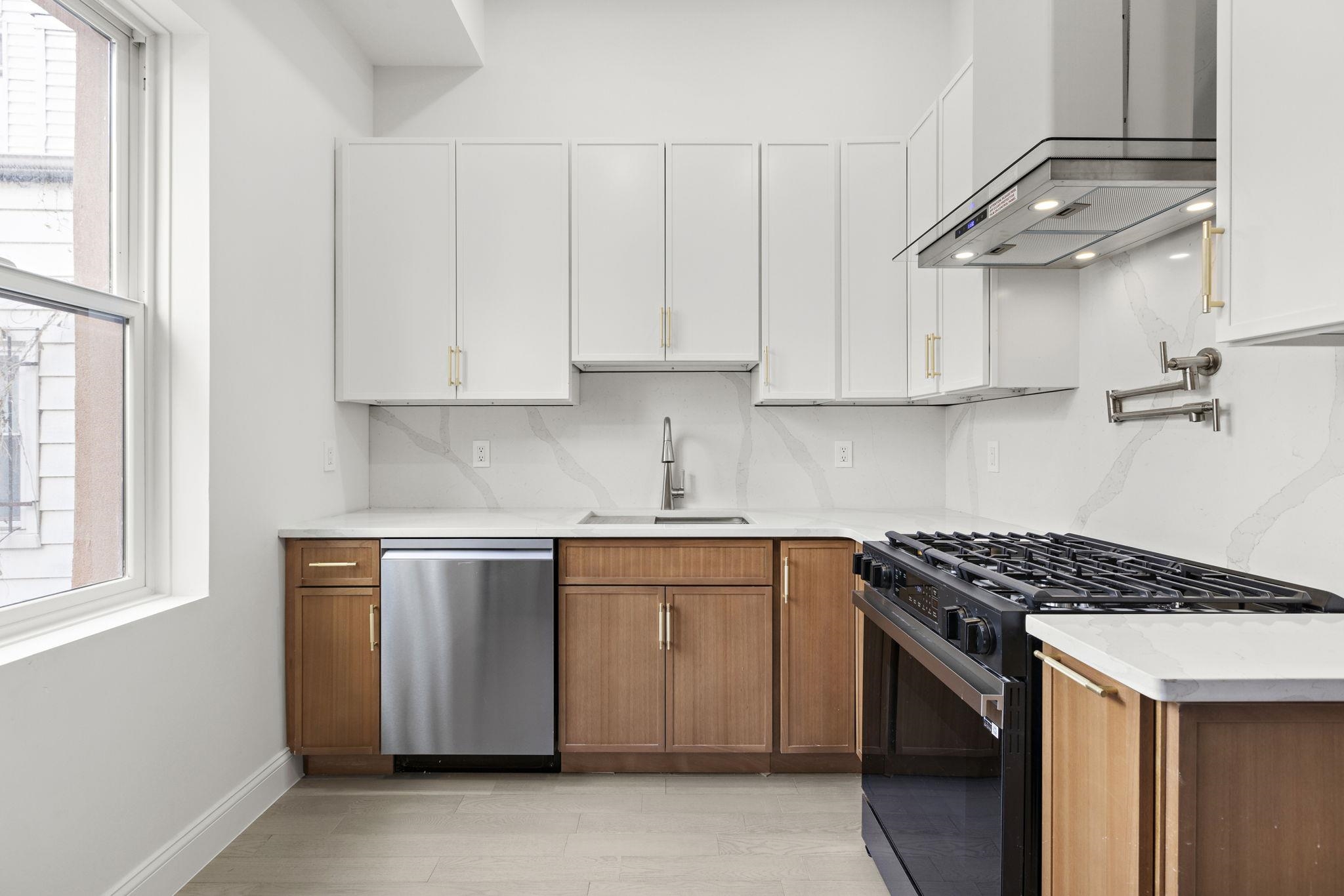 133 CLIFTON PL Unit: TH3