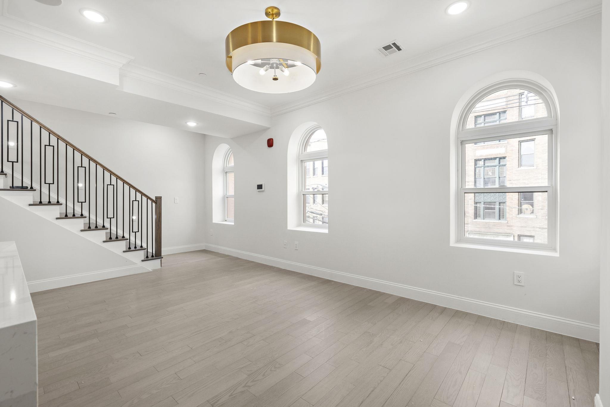 133 CLIFTON PL Unit: TH2