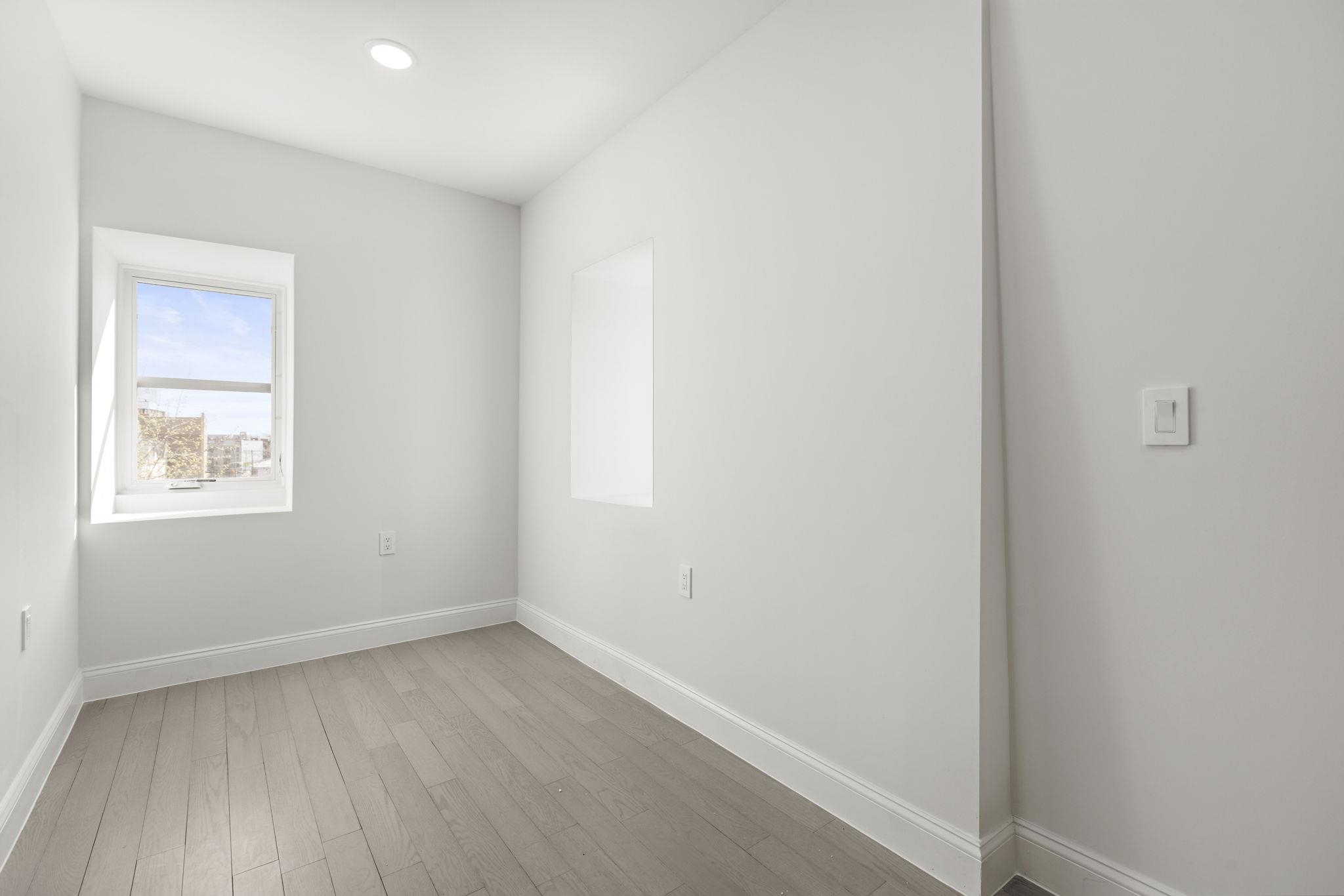 133 CLIFTON PL Unit: TH2