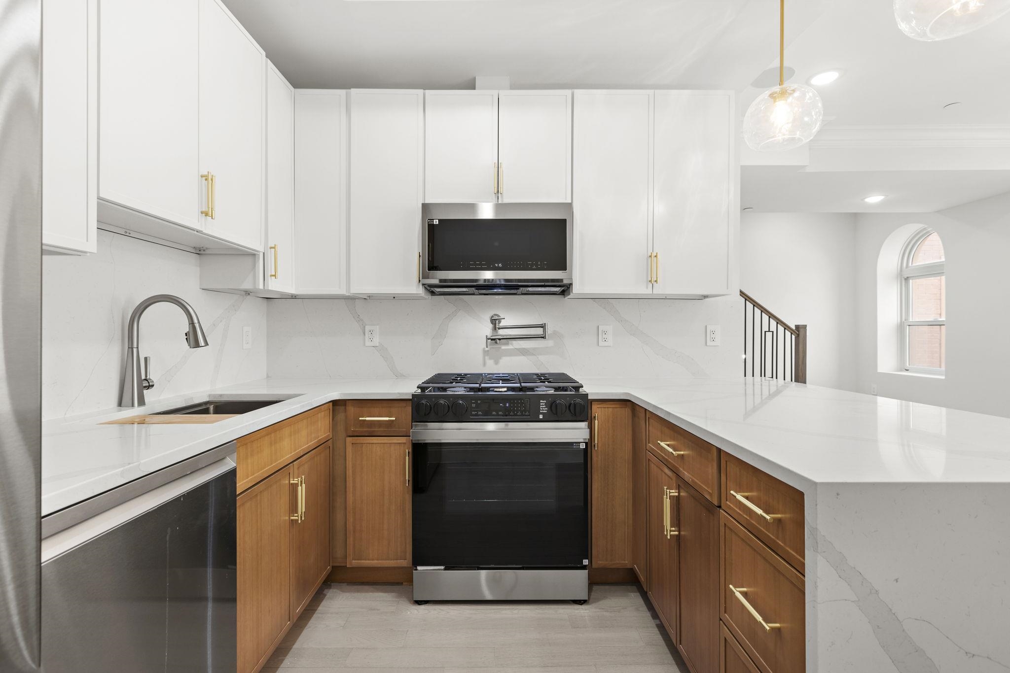 133 CLIFTON PL Unit: TH2