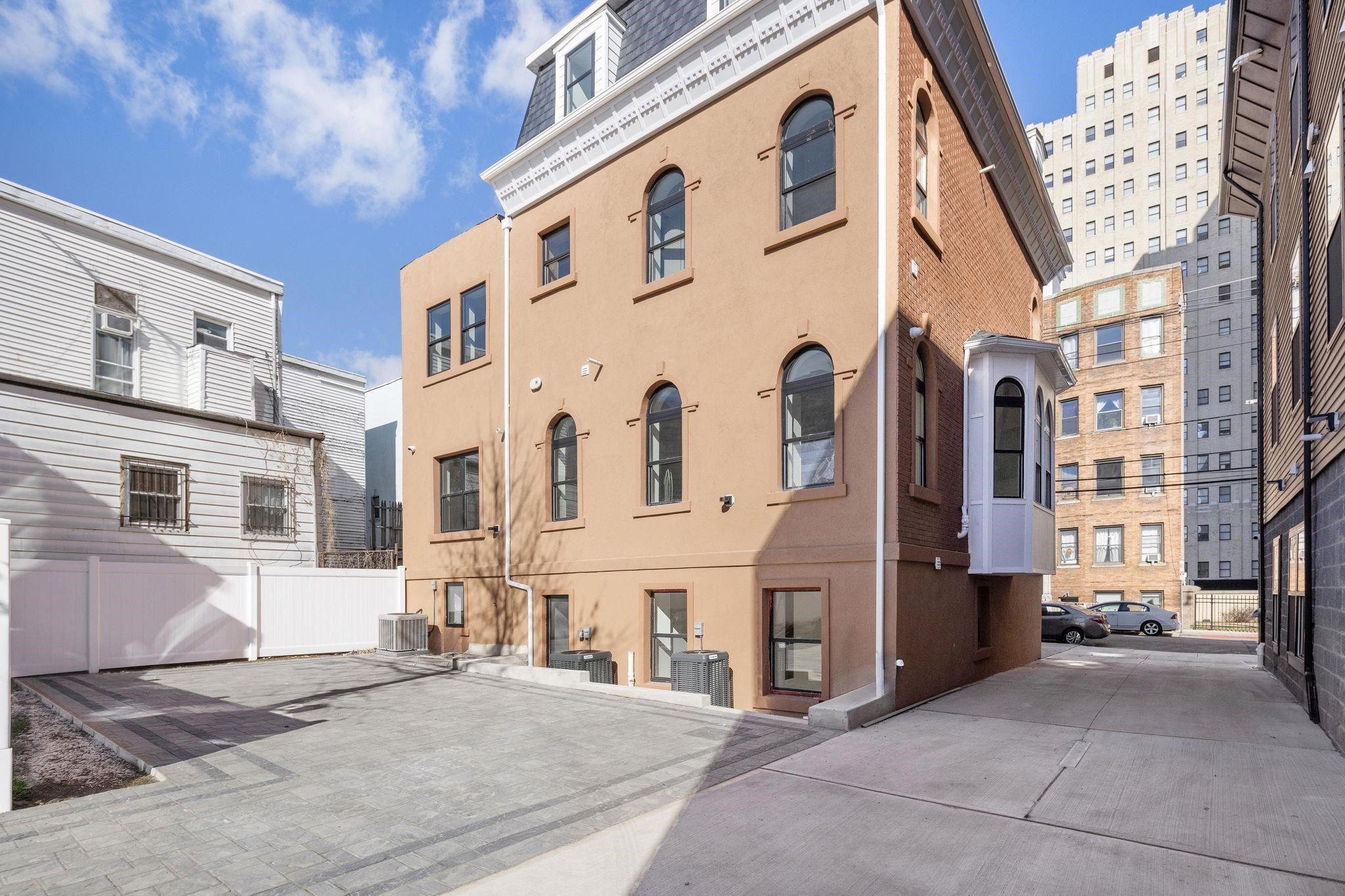 133 CLIFTON PL Unit: TH2