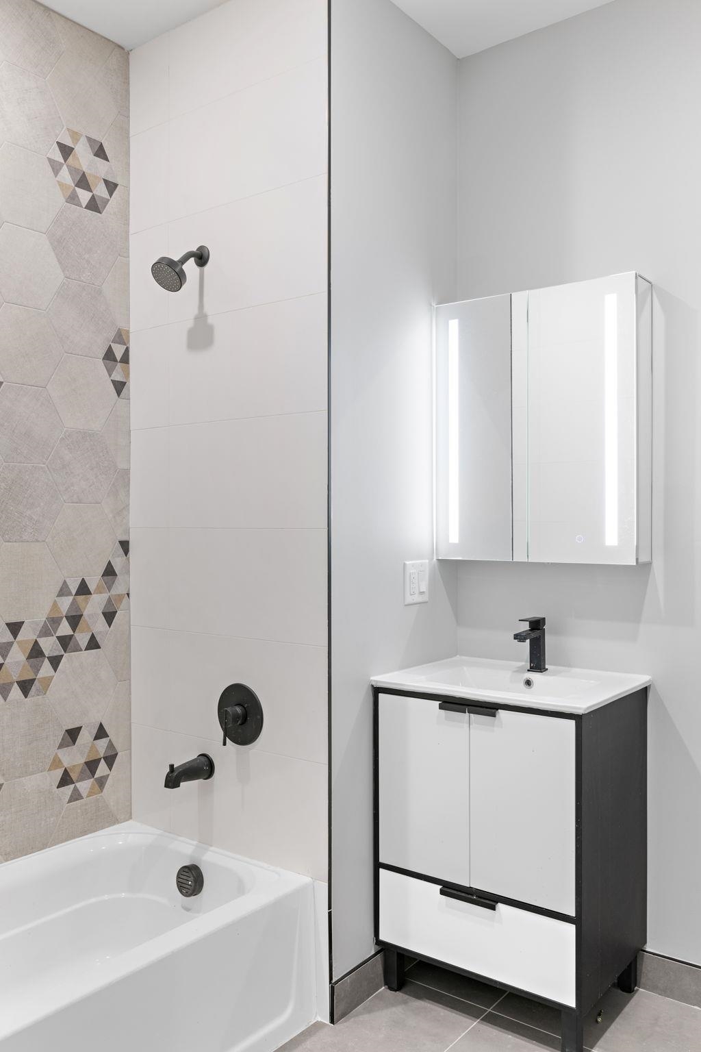 132 MALLORY AVE Unit: 403