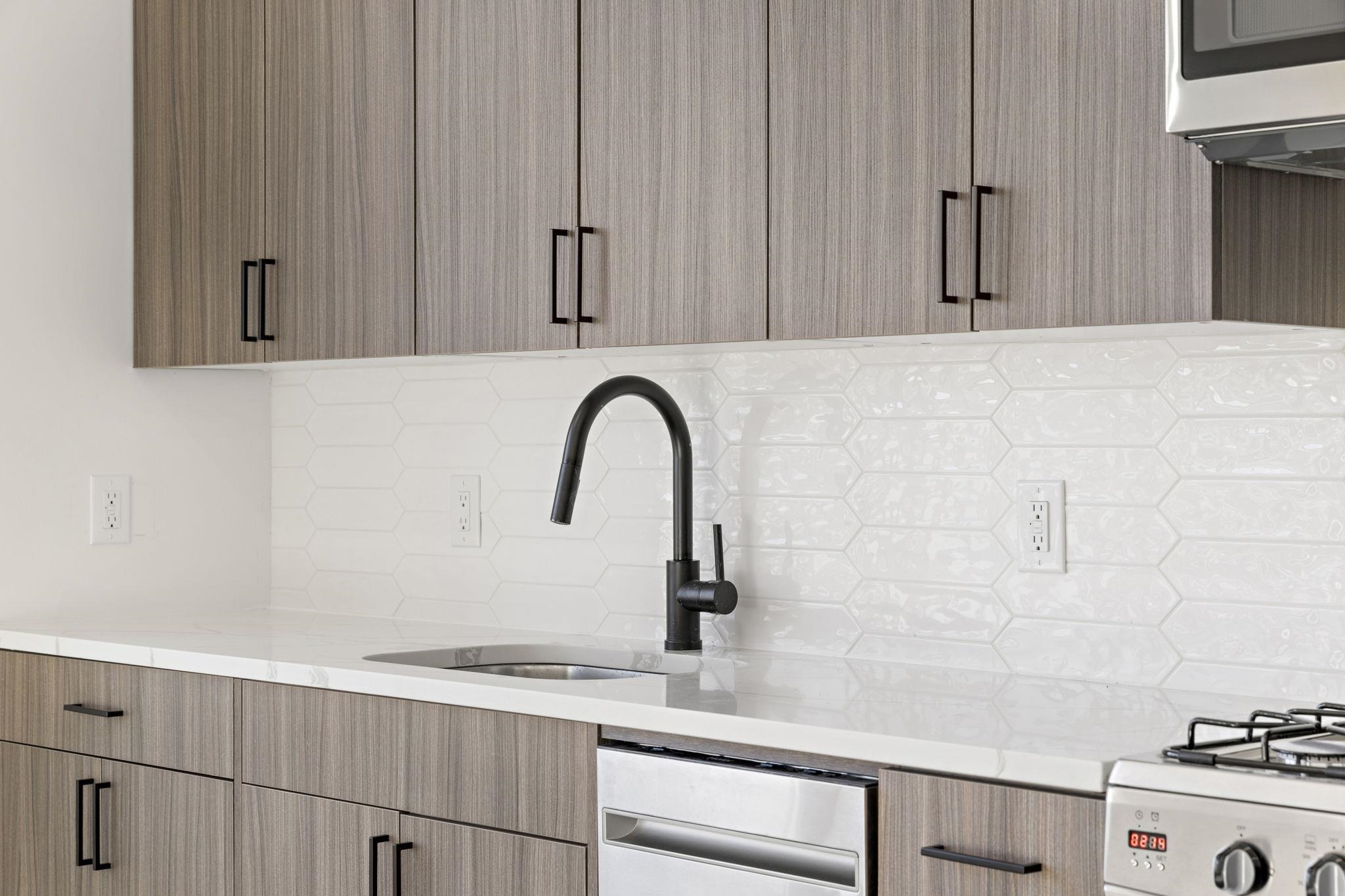 132 MALLORY AVE Unit: 503