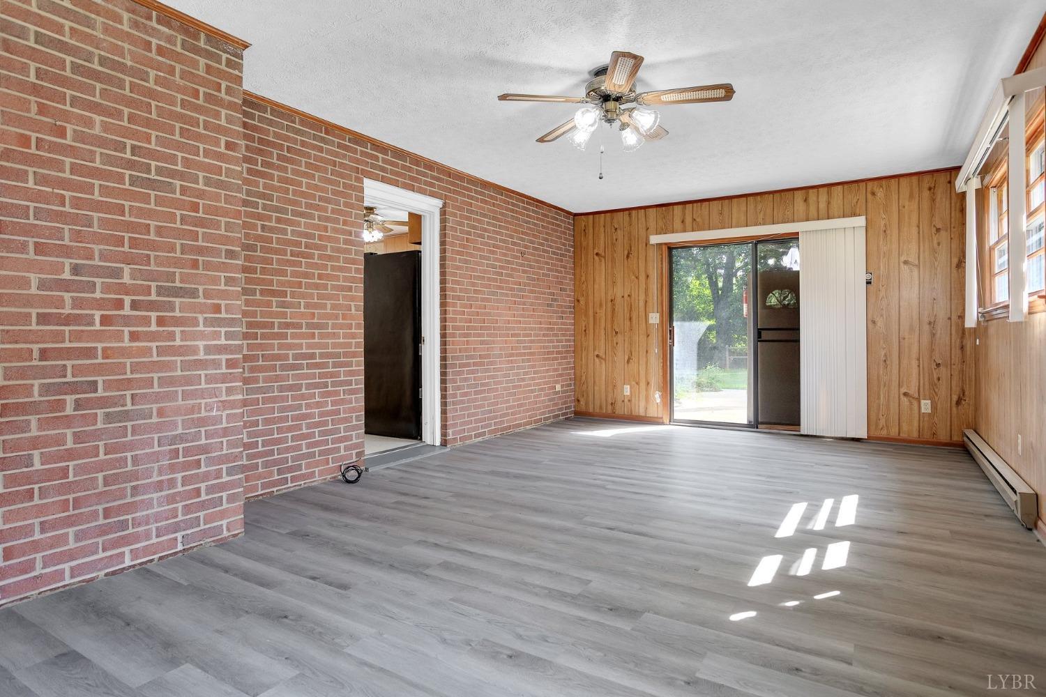 1103 Oakcrest