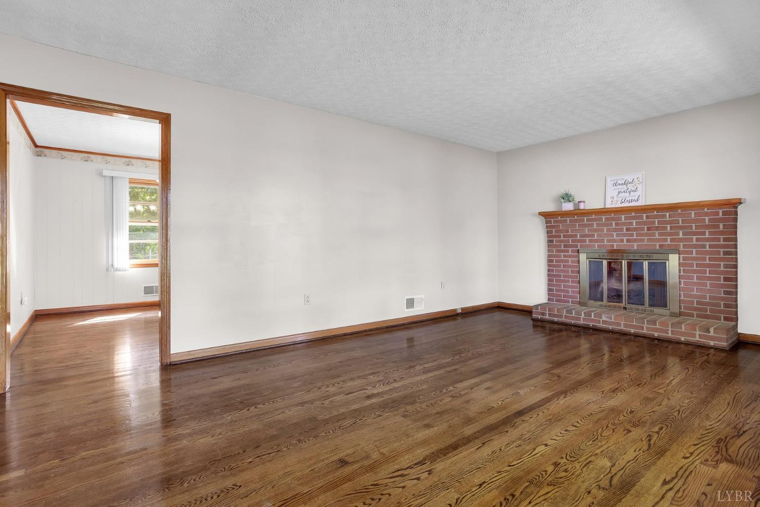 1103 Oakcrest