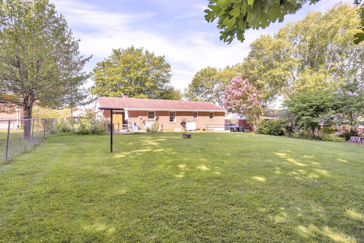 1103 Oakcrest