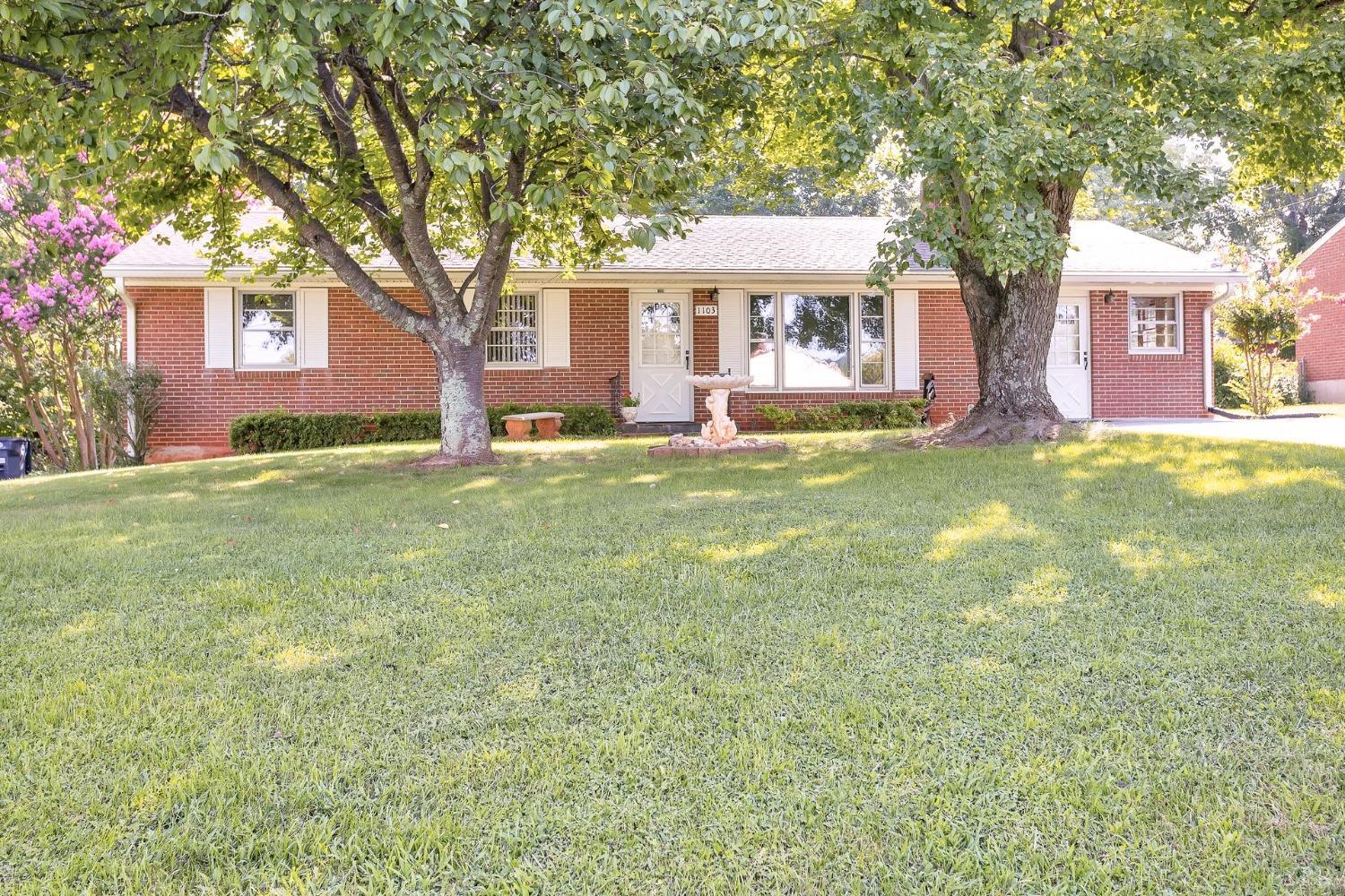 1103 Oakcrest
